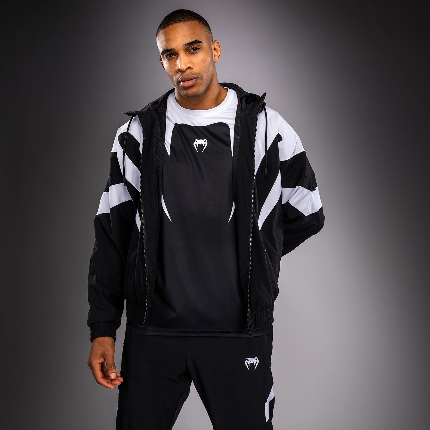 venum-attack-90-trainingsjacke-herren-mit-kapuze-wei-schwarz image 2