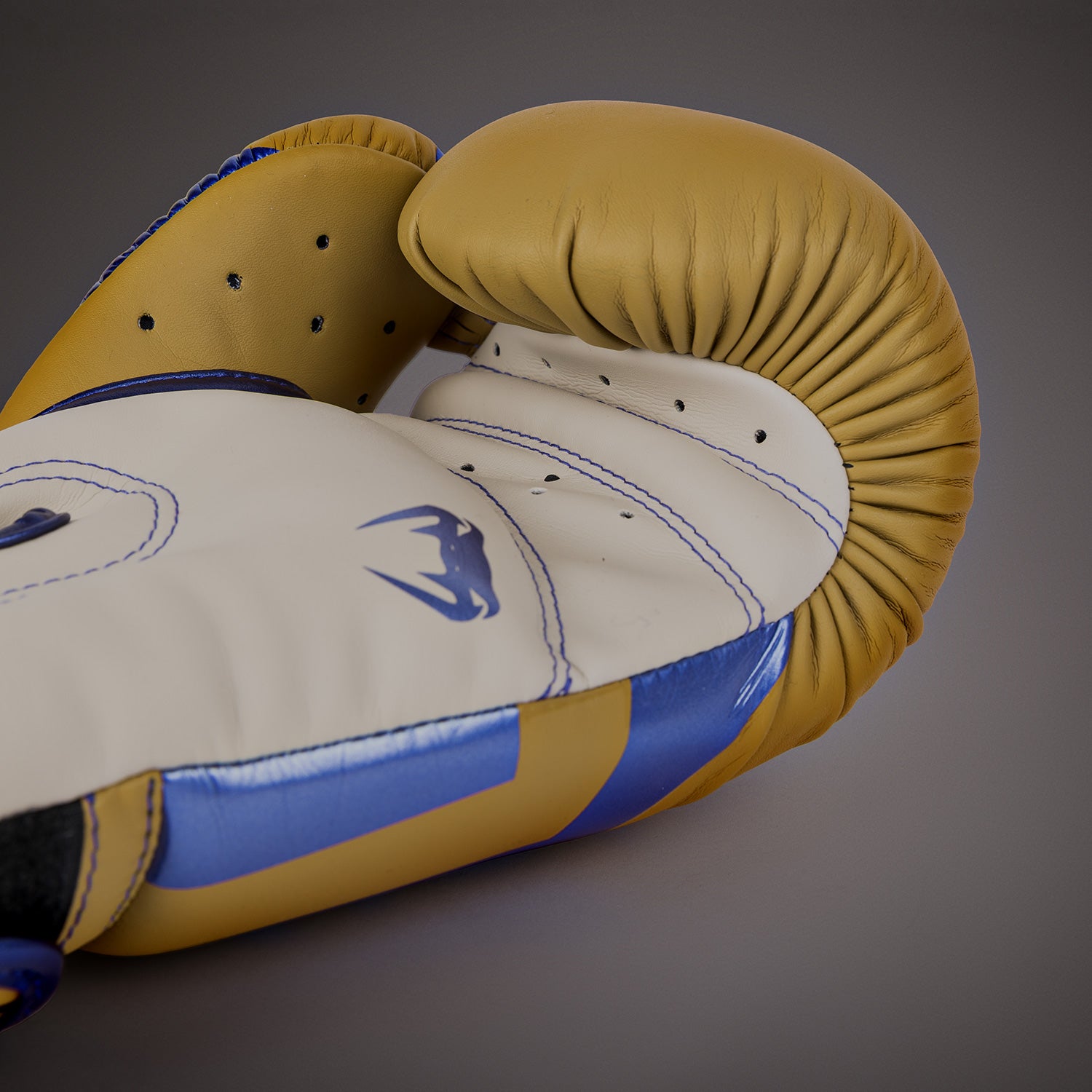 venum-elite-boxhandschuhe-camel-spezialausgabe image 4