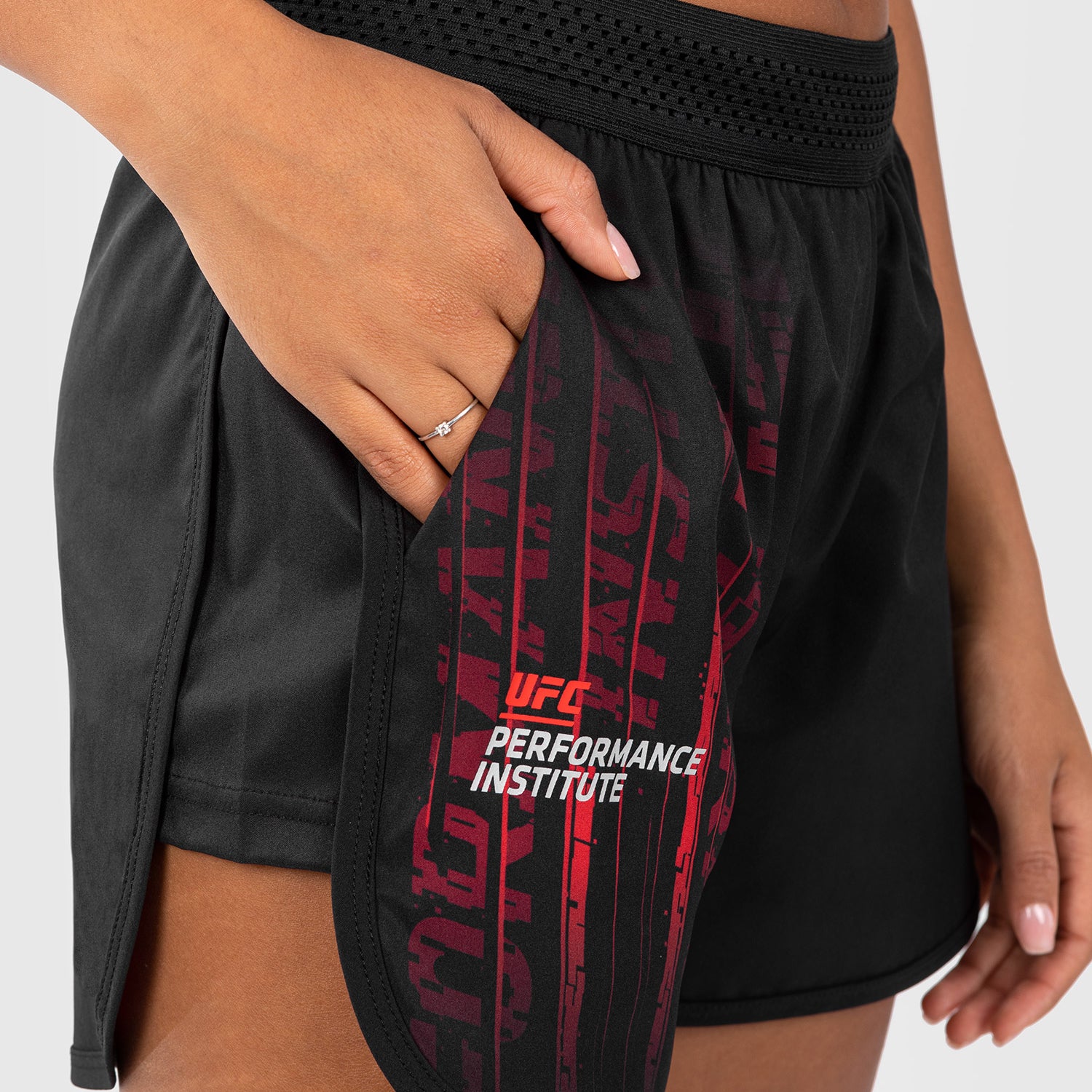 ufc-venum-performance-institute-2-0-trainingsshort-damen-schwarz-rot image 5