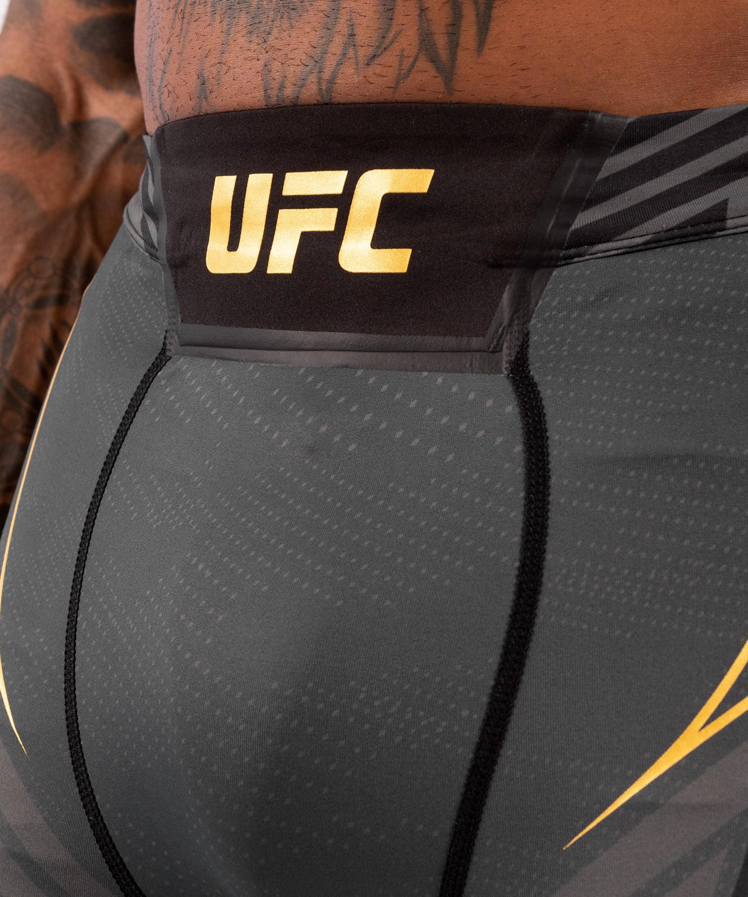 venum-ufc-authentic-fight-night-herren-vale-tudo-shorts-long-fit-champion-schwar image 5
