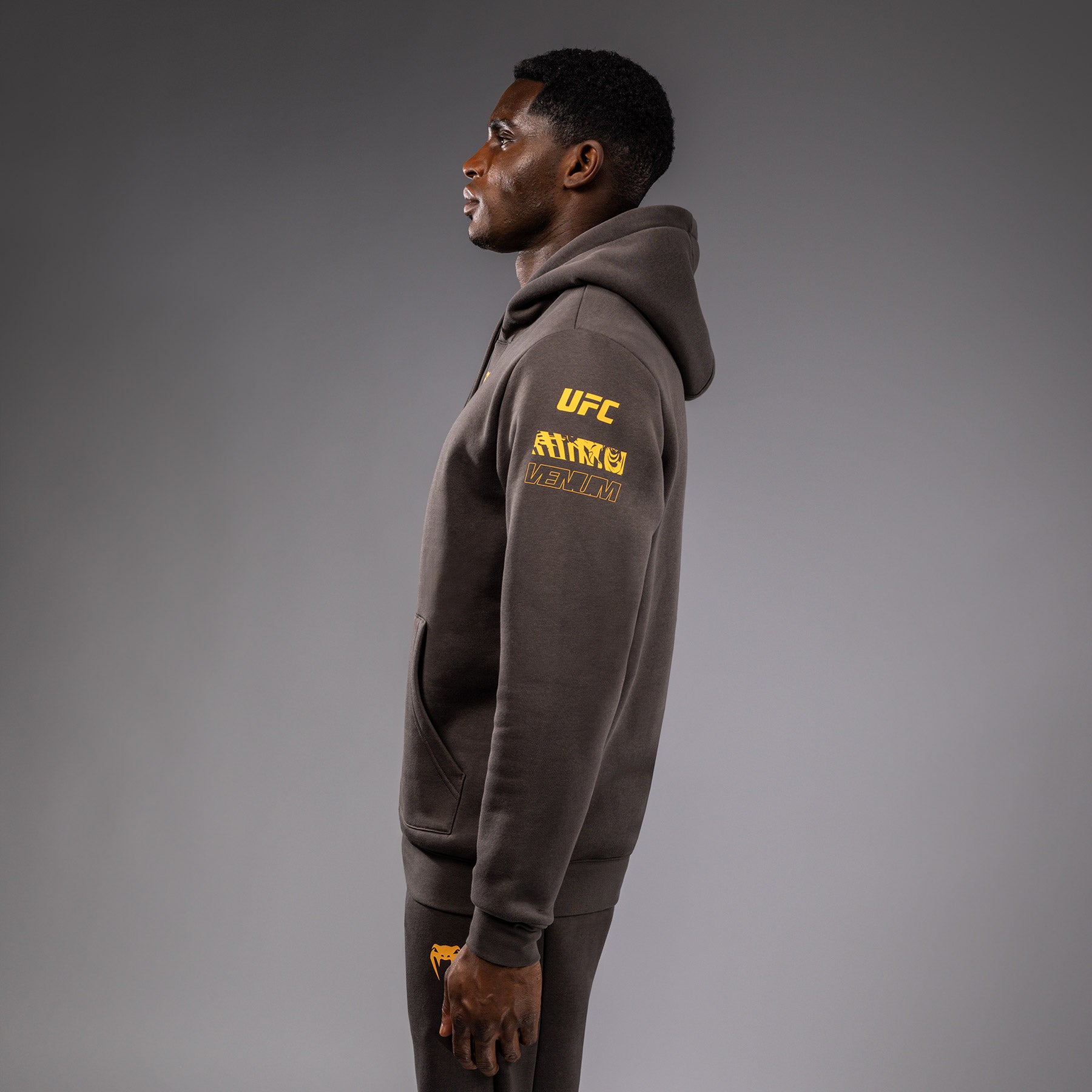 ufc-fusion-by-venum-fight-week-herren-hoodie-solid-erdiges-braun image 2
