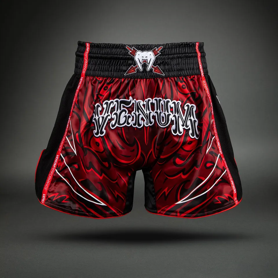 venum-wolf-atak-muay-thai-shorts-schwarz-rot image 1