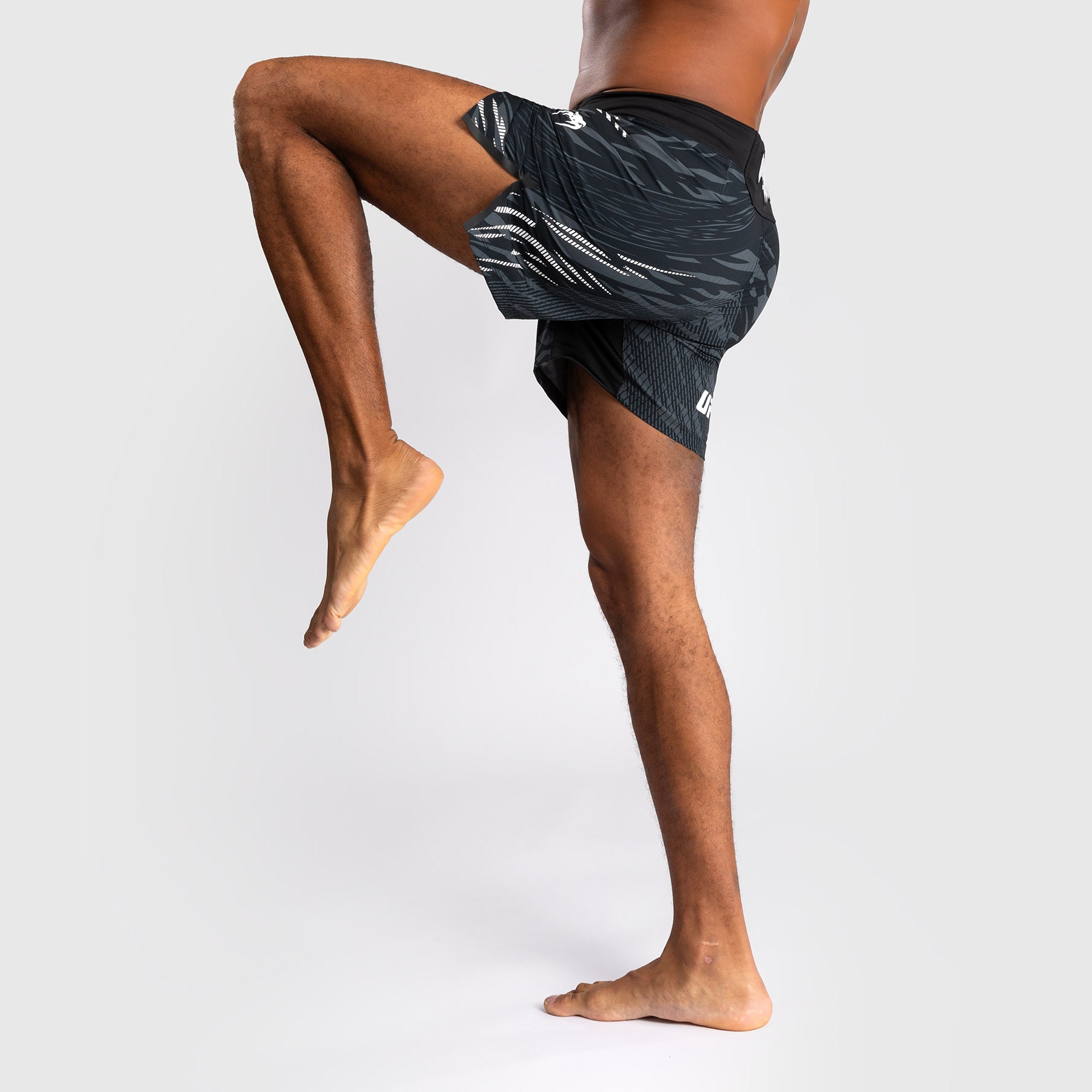 ufc-fusion-by-venum-authentic-fight-night-fight-short-short-fit-schwarz image 7