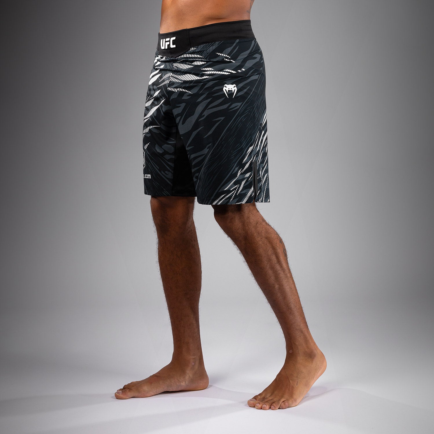 venum-ufc-fusion-authentic-fight-night-fight-short-long-fit-schwarz image 2