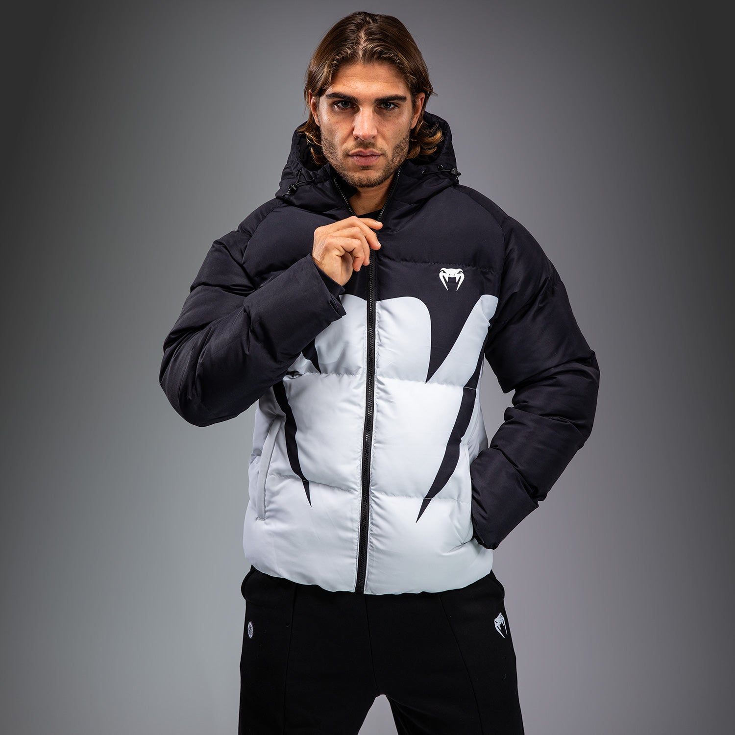 venum-attack-daunenjacke-schwarz-eis-herren-pufferjacke-mit-kapuze image 1