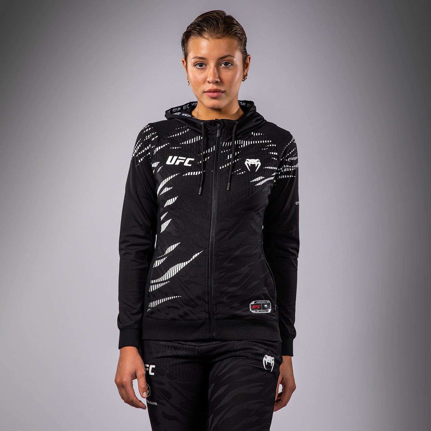 ufc-fusion-by-venum-authentic-fight-night-walkout-hoodie-damen-schwarz image 1