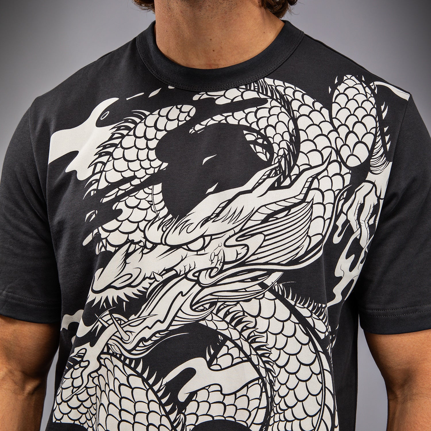 venum-dragon-s-flight-herren-t-shirt-anthrazitgrau-cremewei image 6