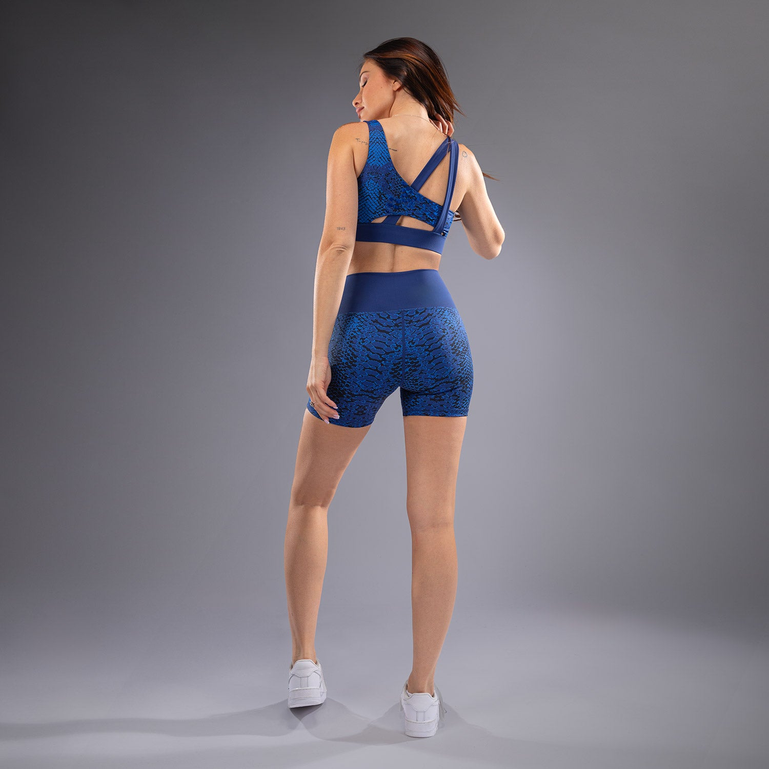 venum-amazonia-frauen-muay-thai-shorts-ultramarinblau image 8