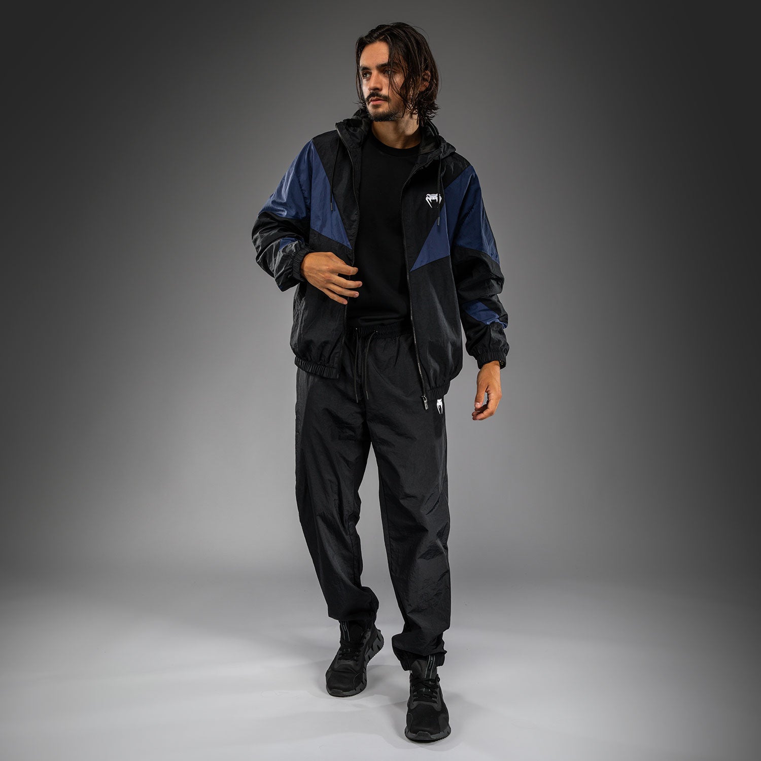 venum-vectra-trackjacke-herren-mit-kapuze-und-reissverschluss-schwarz-blau image 5