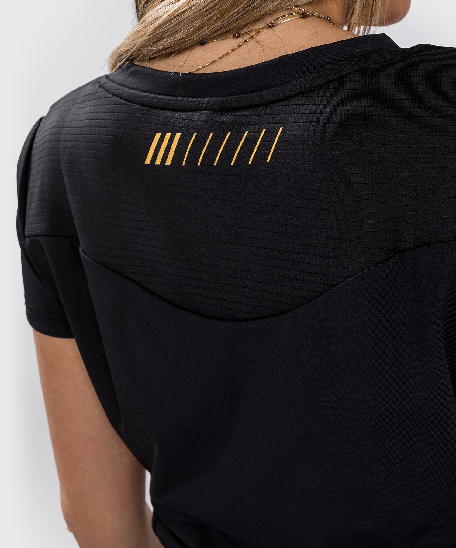 venum-tempest-2-0-dry-tech-t-shirt-schwarz-gold-2 image 7