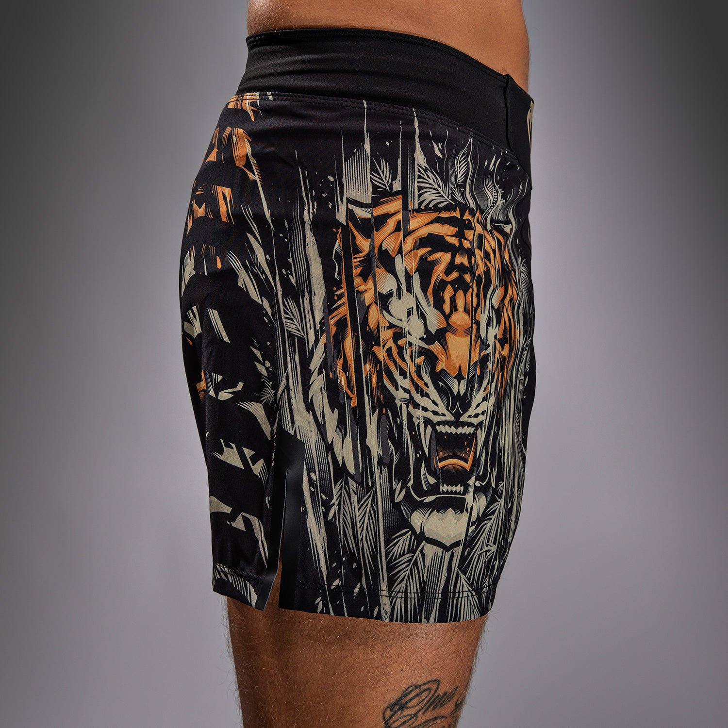 venum-tiger-herren-kampfhose-fightshorts-schwarz-neonorange image 6