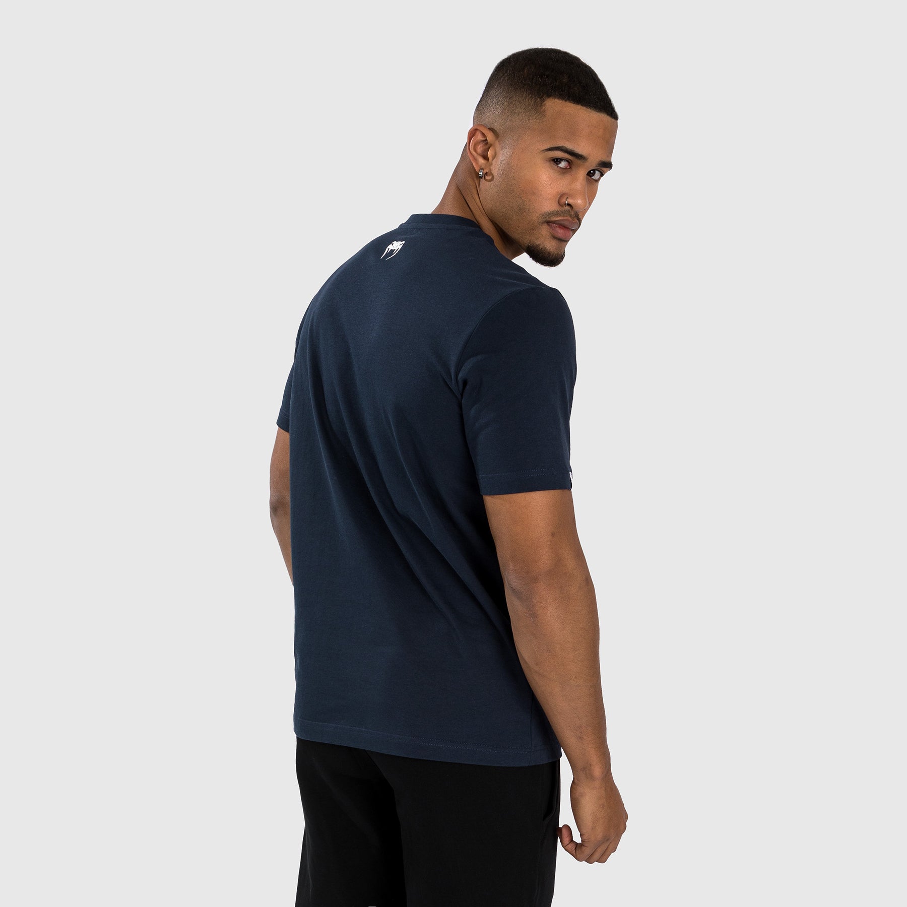 venum-made-in-fightland-t-shirt-herren-marineblau-wei image 4