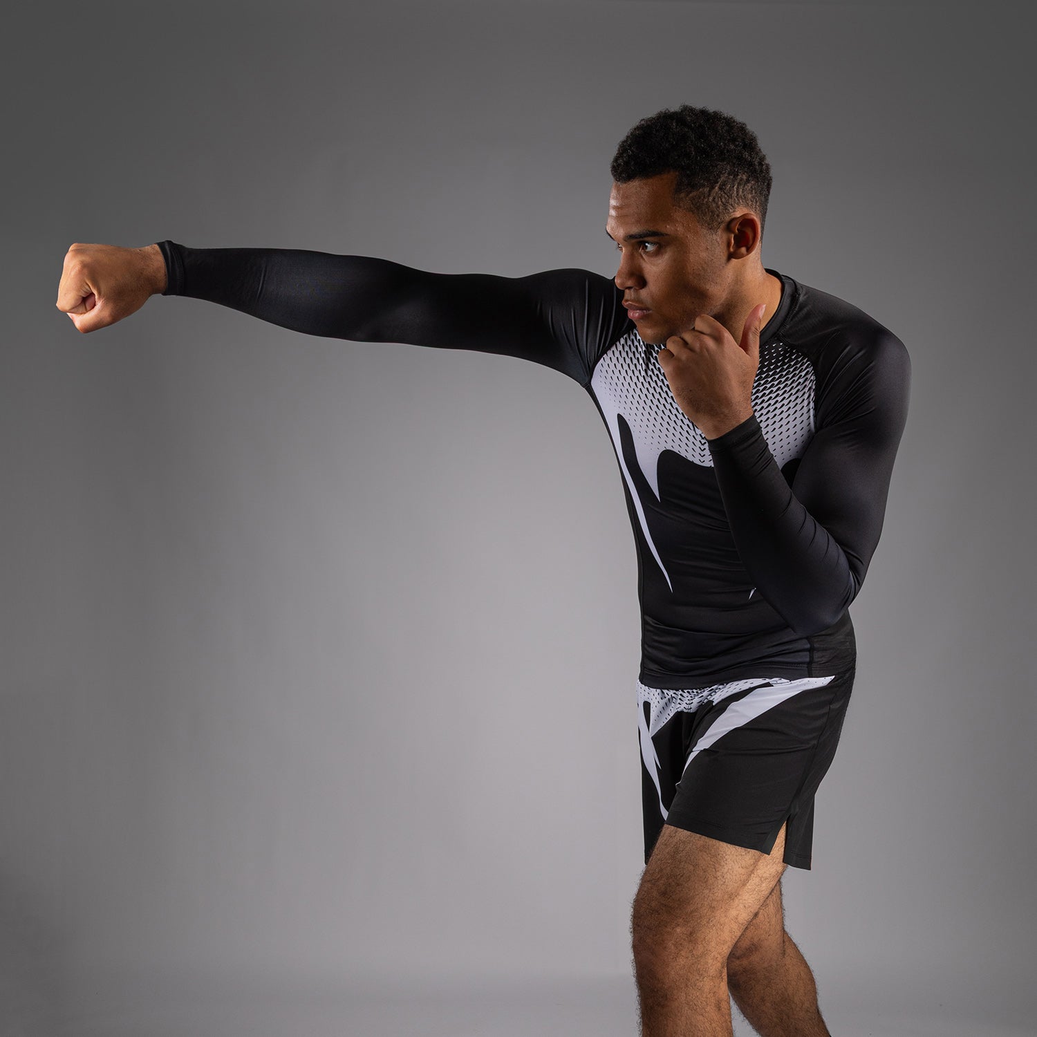 venum-no-gi-rashguard-langarm-schwarz-wei-ibjjf-approved image 5