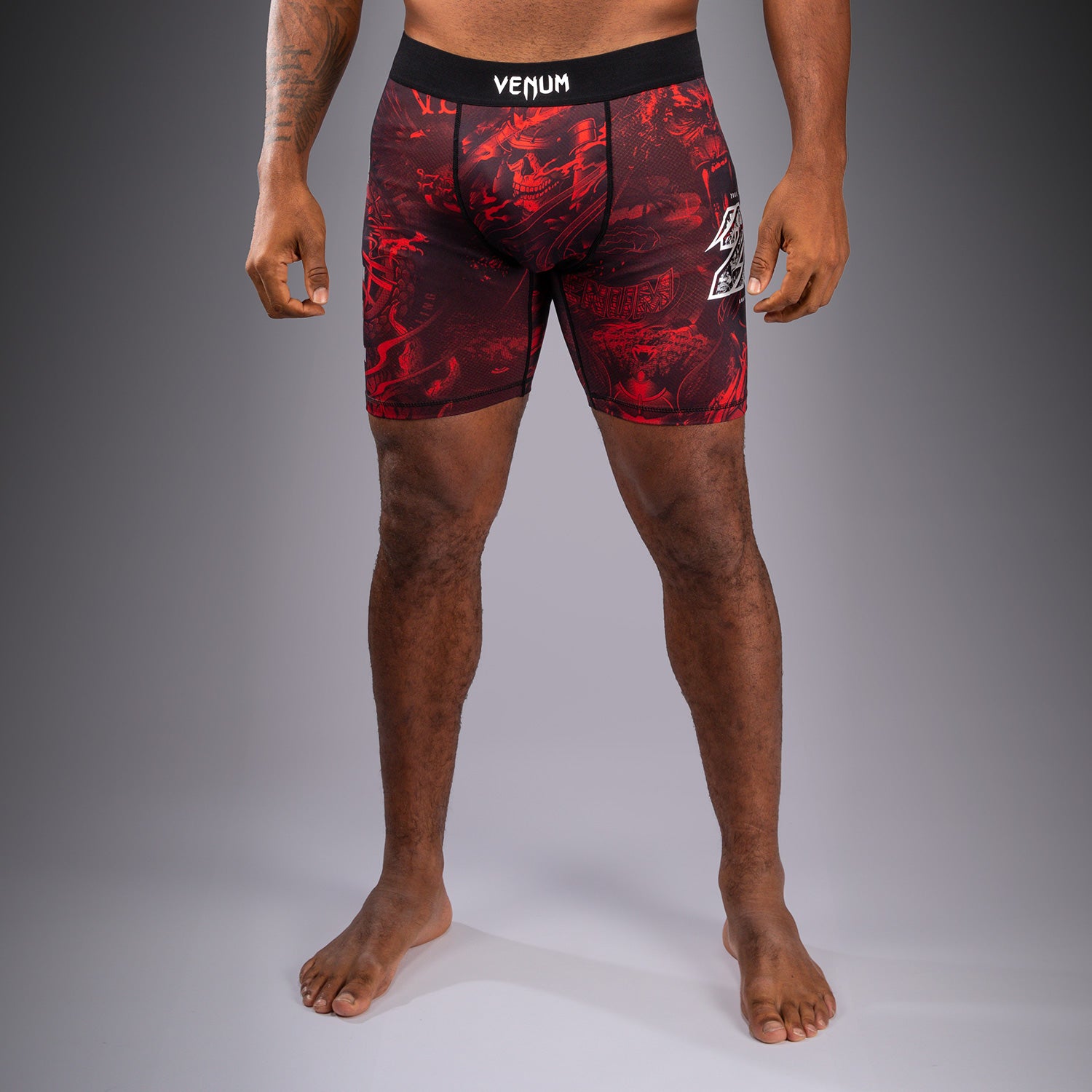 venum-20th-anniversary-kompressionsshort-schwarz-rot image 1