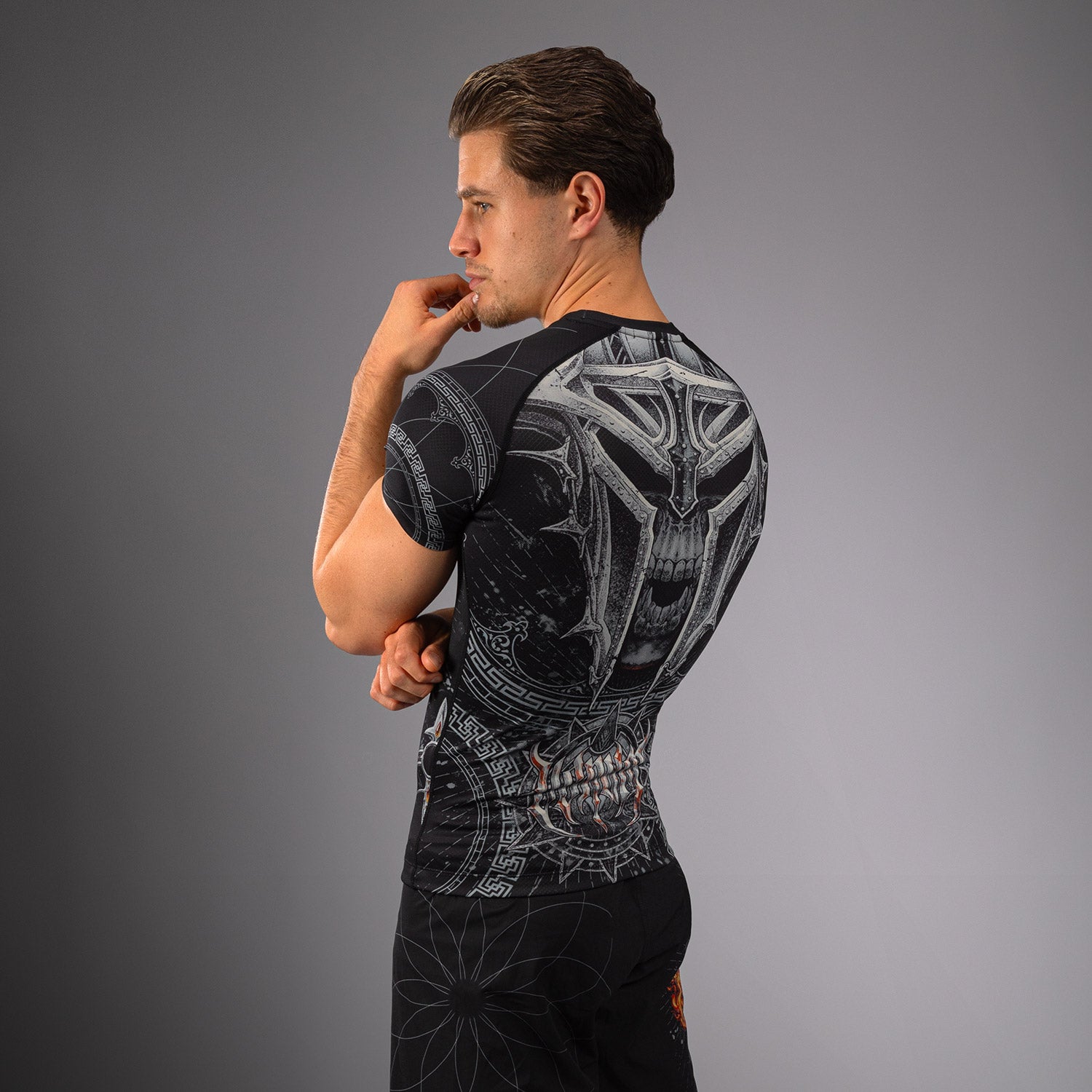 venum-gladiator-5-0-herren-kurzarm-rashguard-schwarz-silber image 3