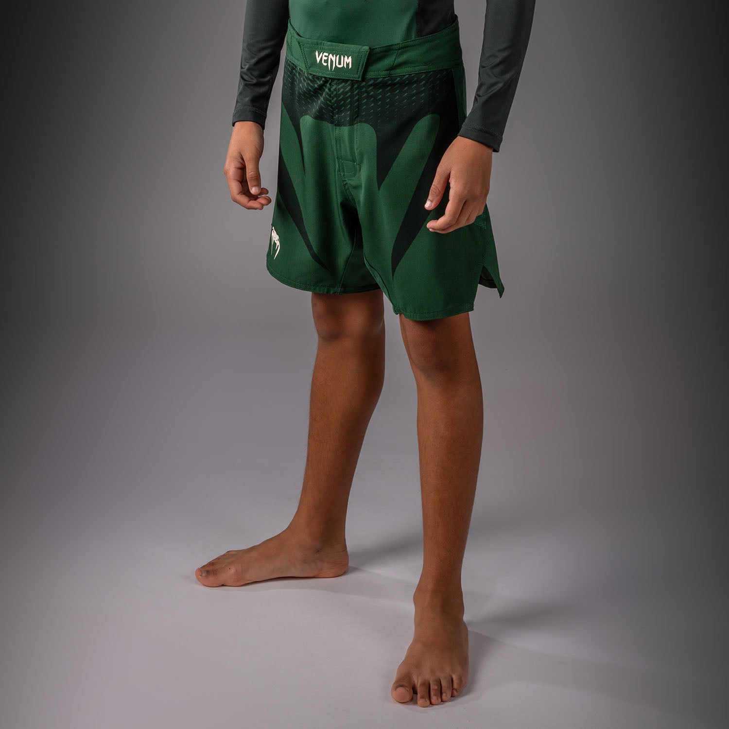 venum-attack-kids-fightshorts-waldgr-n-off-white image 2