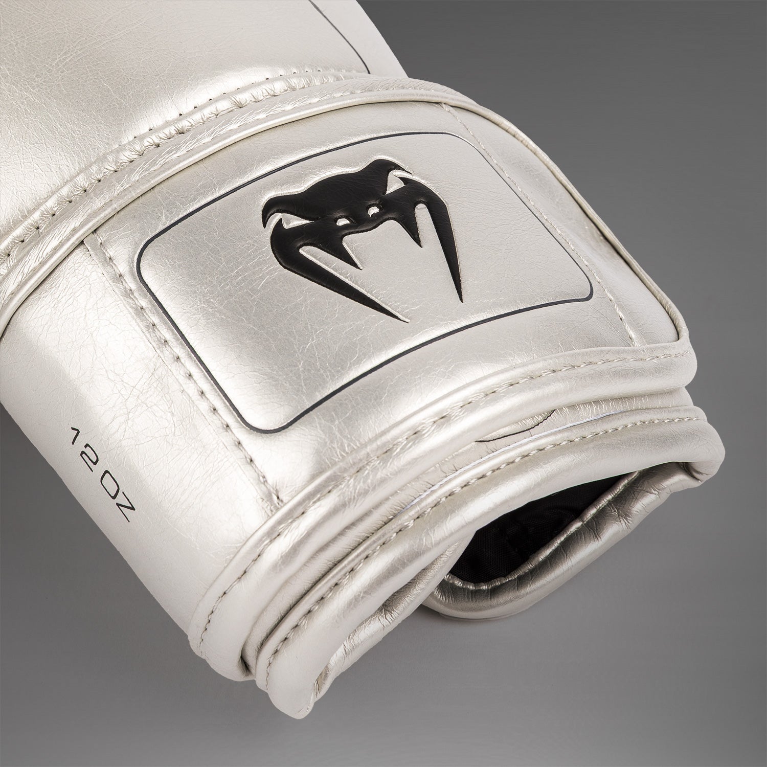 venum-nexus-boxhandschuhe-klettverschluss-silber-schwarz image 4
