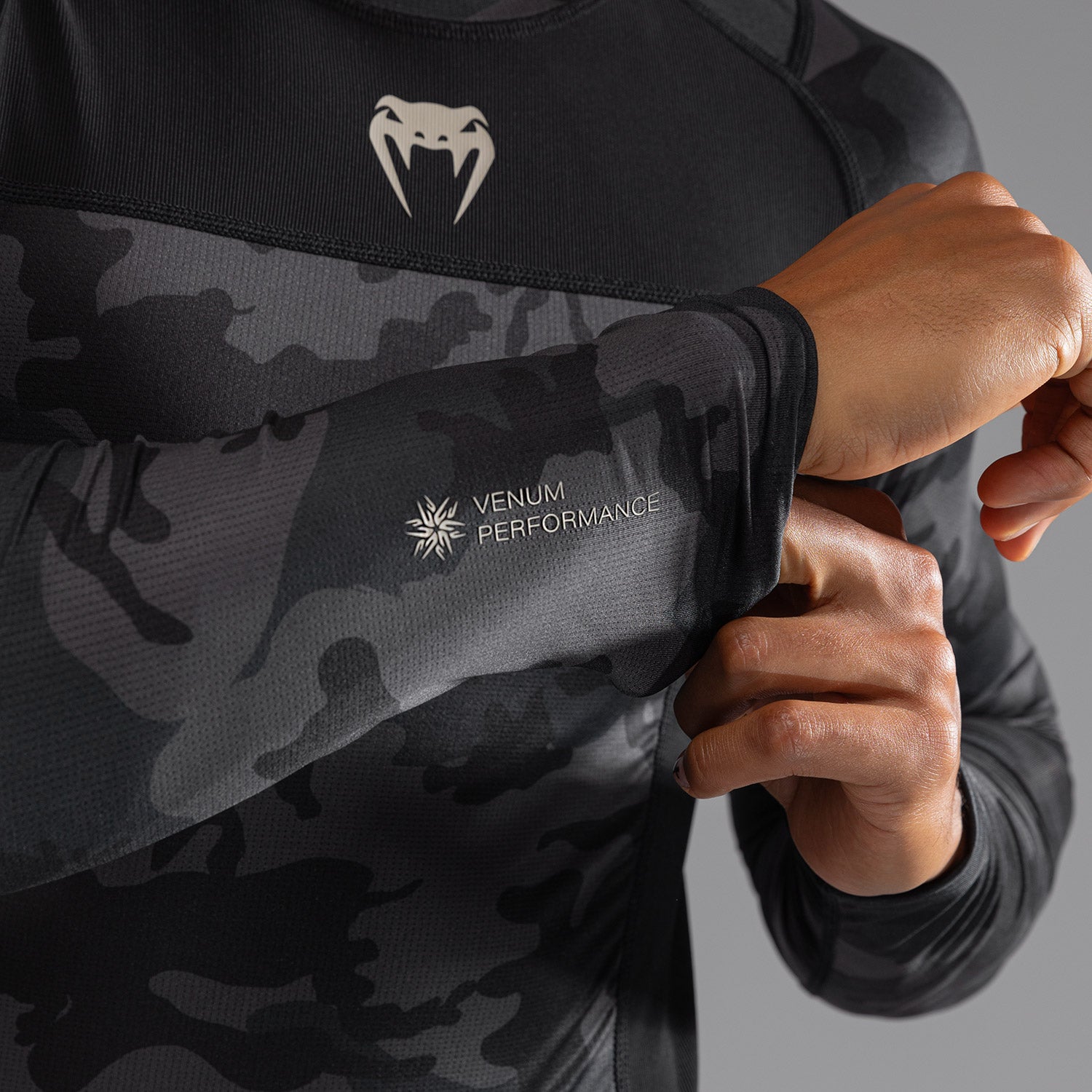 venum-g-fit-air-herren-langarm-rashguard-digital-urban-camo image 7