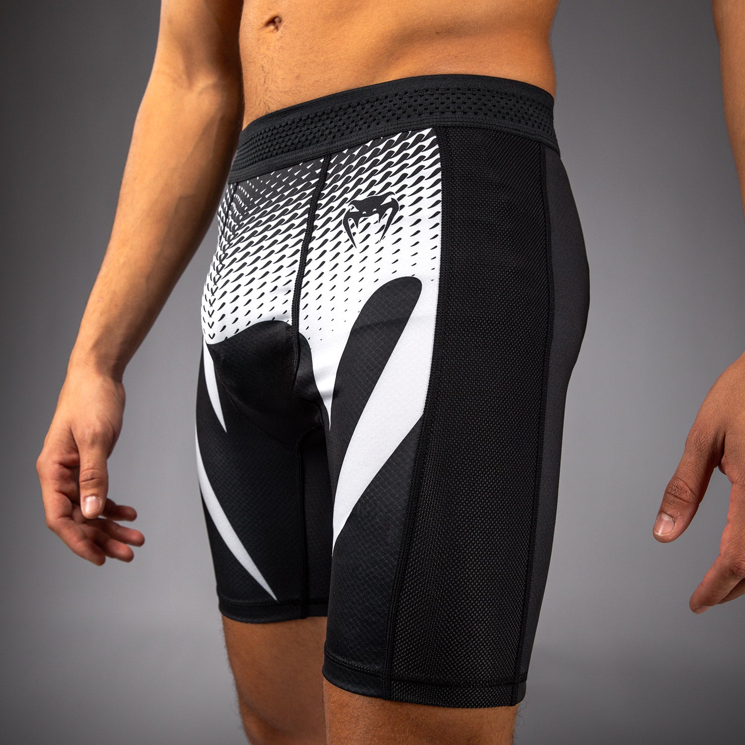 venum-no-gi-vale-tudo-shorts-schwarz-wei image 3