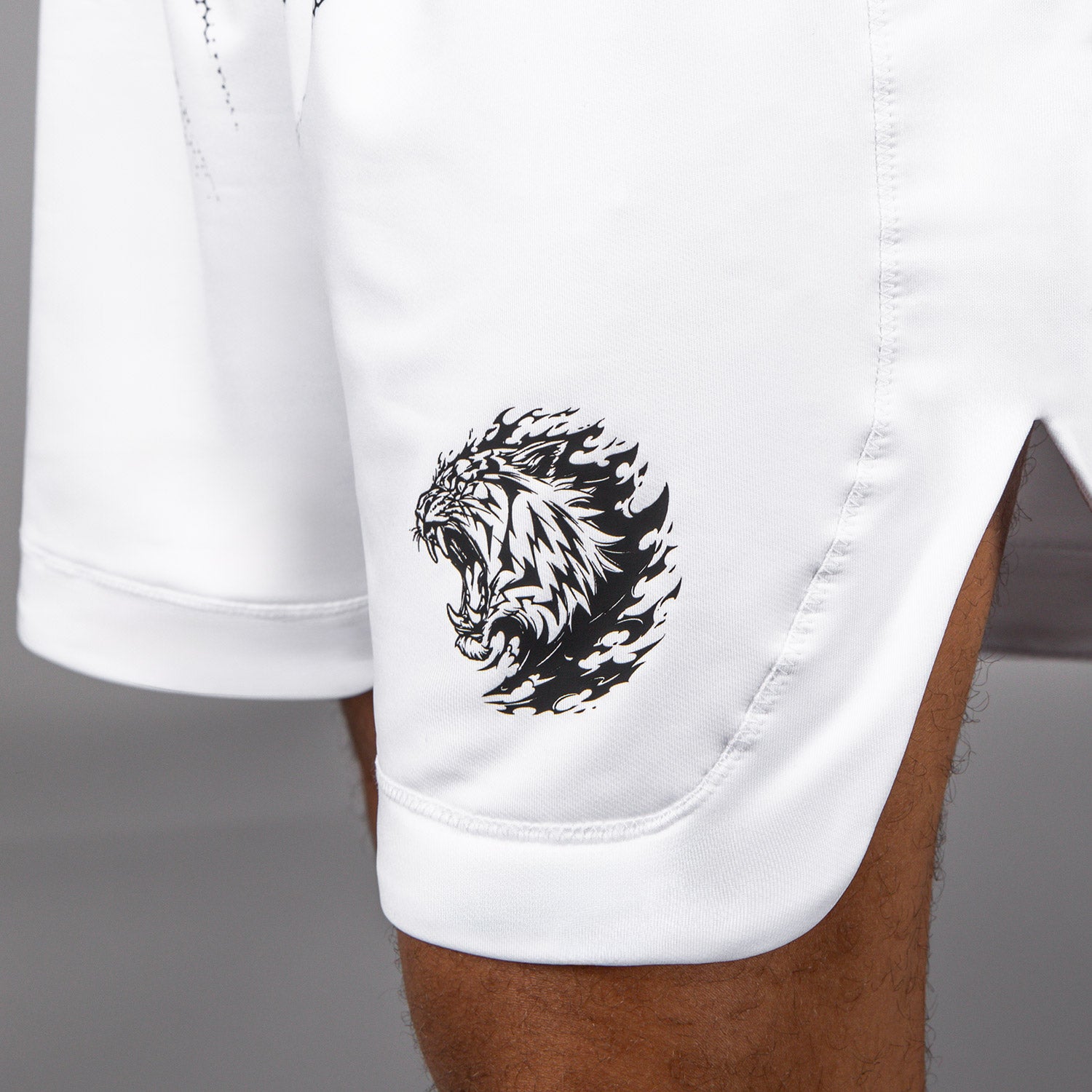 venum-x-mike-tyson-tiger-boxshorts-herren-wei-schwarz image 8