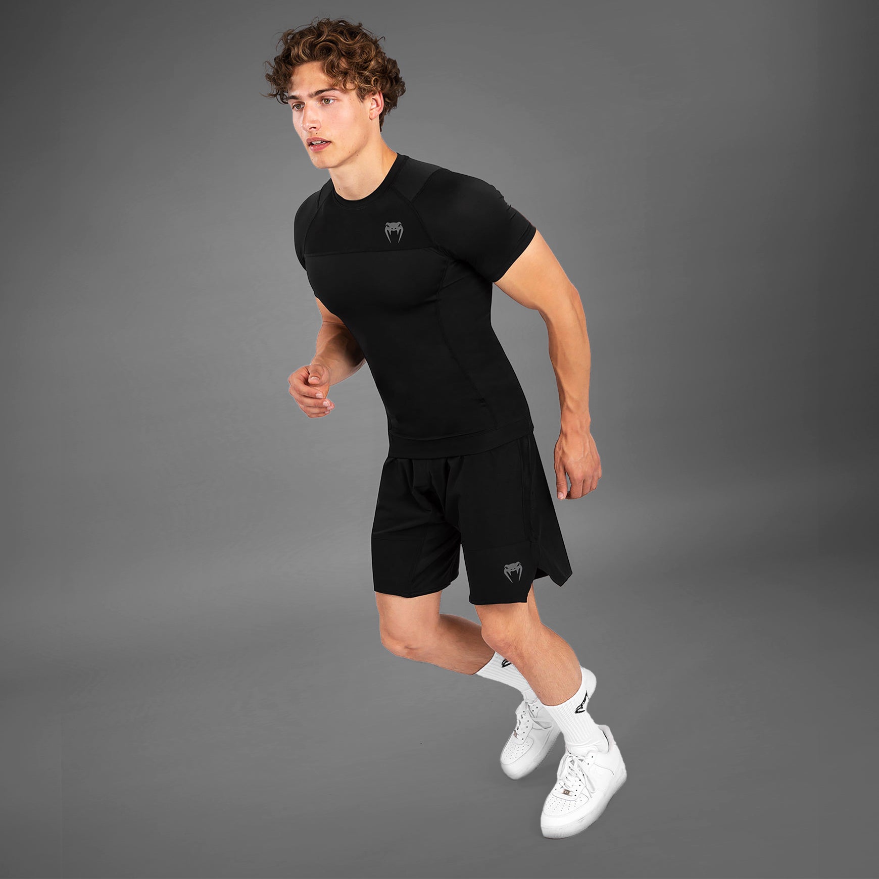 venum-g-fit-air-rashguard-kurzarm-schwarz-herren-kompressionsshirt image 2