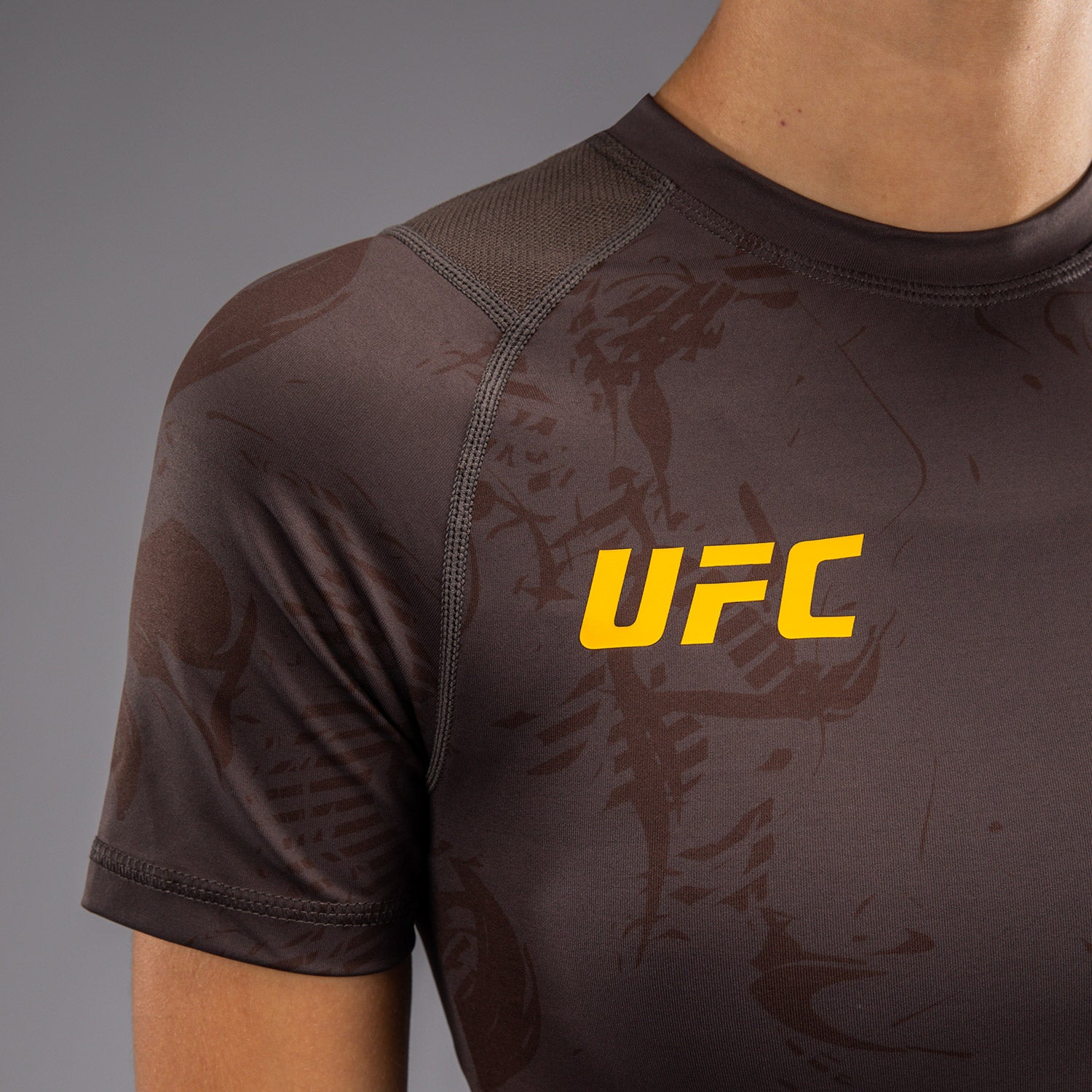 venum-ufc-fusion-fight-week-performance-rashguard-damen-kurzarm-erdiges-braun image 6