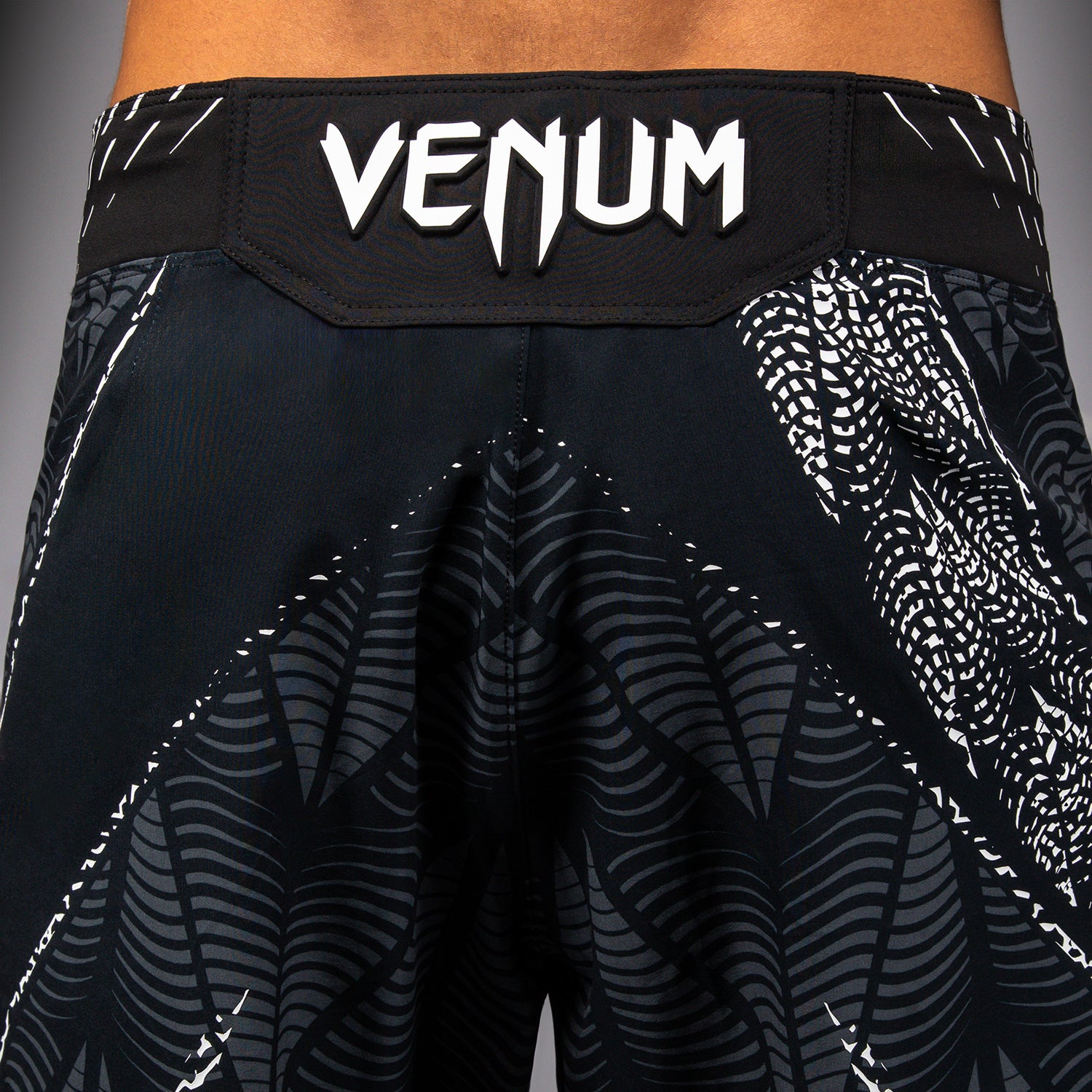 venum-ufc-zenith-authentic-fight-night-long-fit-fight-short-herren-schwarz image 5