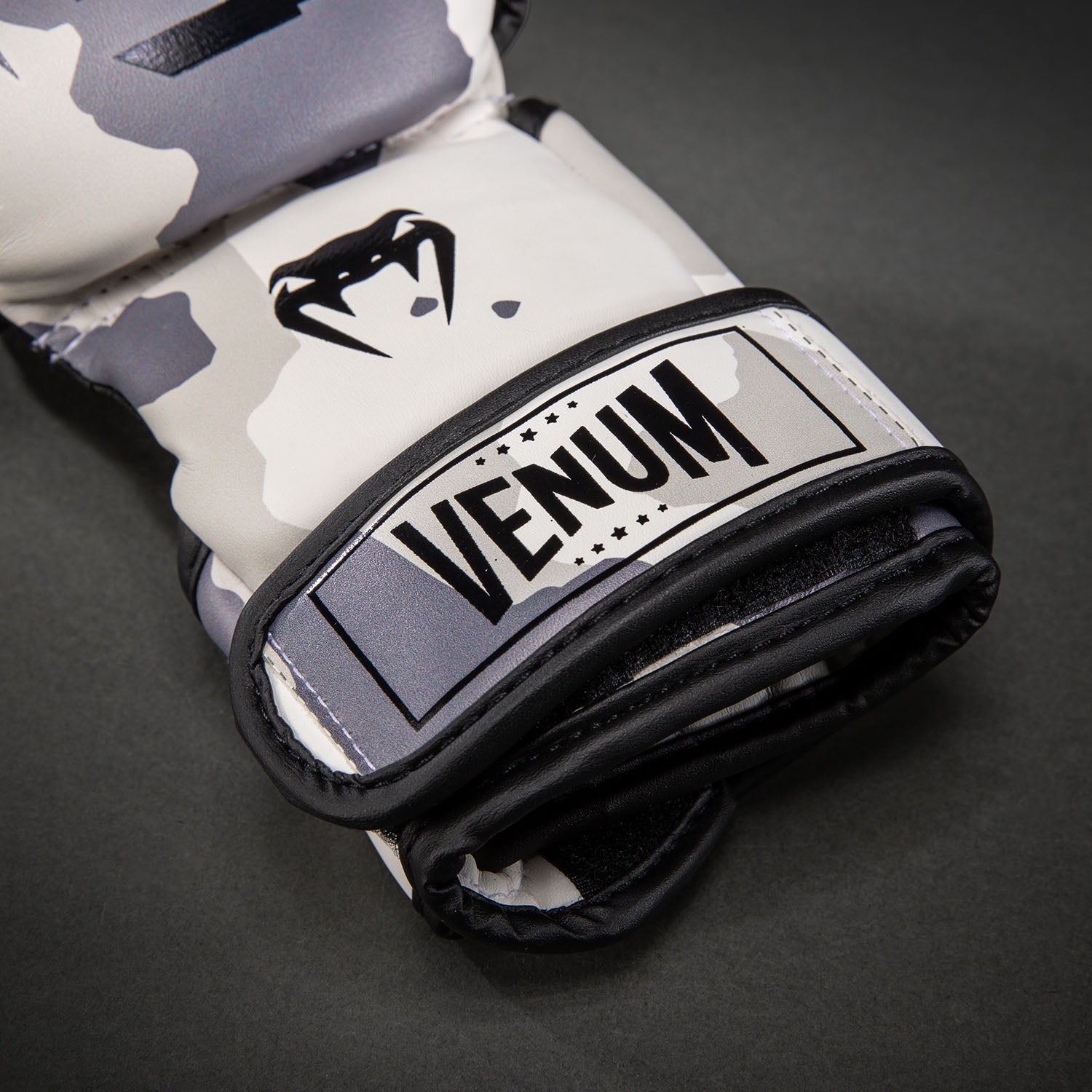 venum-elite-sparringhandschuhe-wei-hellgrau image 4