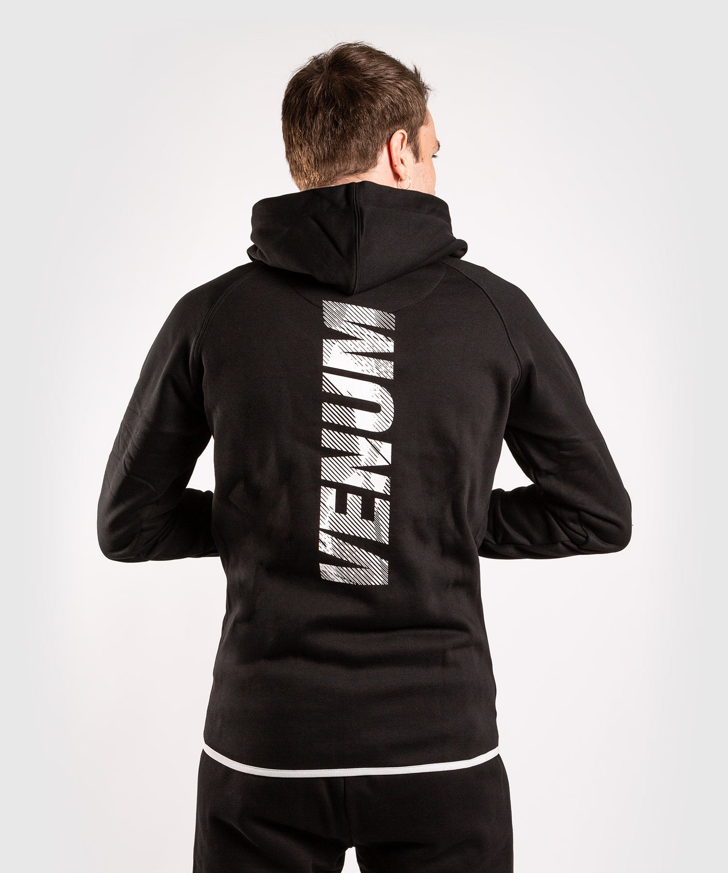 venum-giant-hoodie-schwarz-wei image 3