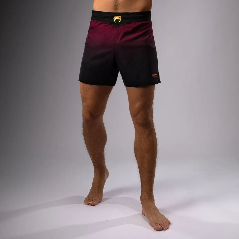 venum-tactical-xt-fight-shorts-schwarz-burgund-gold image 1
