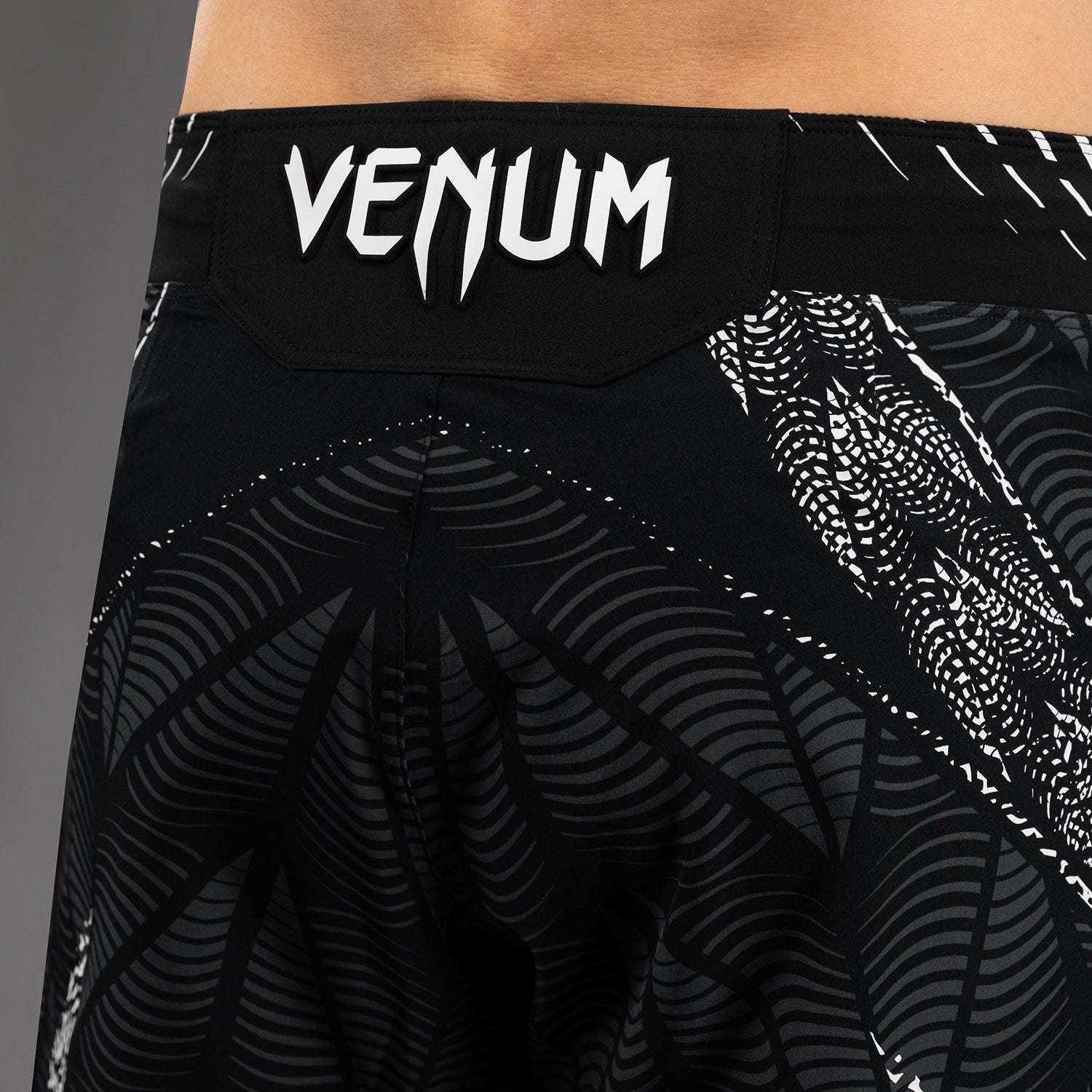 ufc-zenith-by-venum-authentic-fight-night-fight-short-herren-schwarz-personalisi image 7