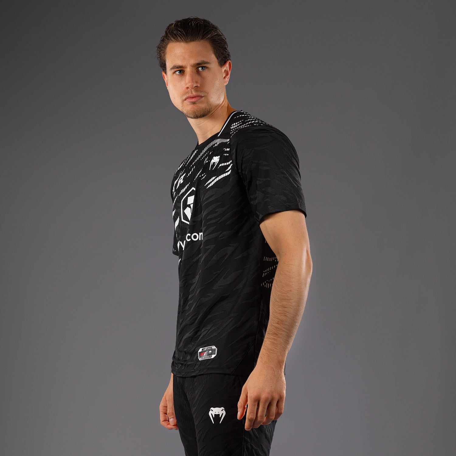 ufc-fusion-by-venum-authentic-fight-night-walkout-jersey-herren-schwarz image 4