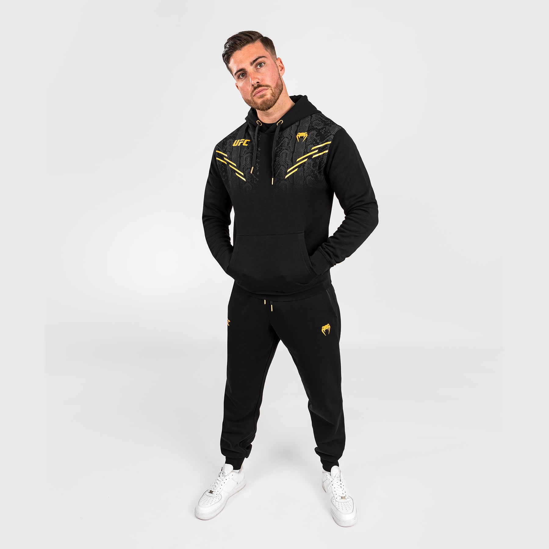 ufc-adrenaline-by-venum-replica-m-nner-pullover-hoodie-champion-schwarz-gold image 1