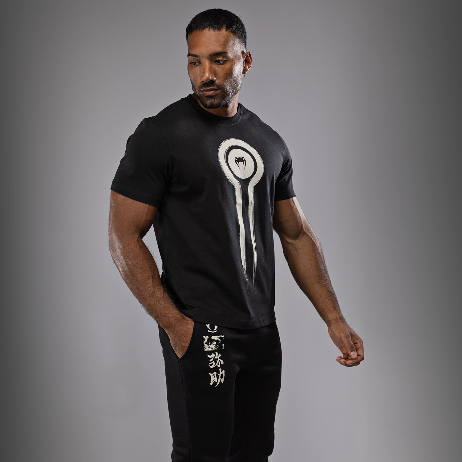 venum-x-assassin-s-creed-shadows-t-shirt-schwarz image 4