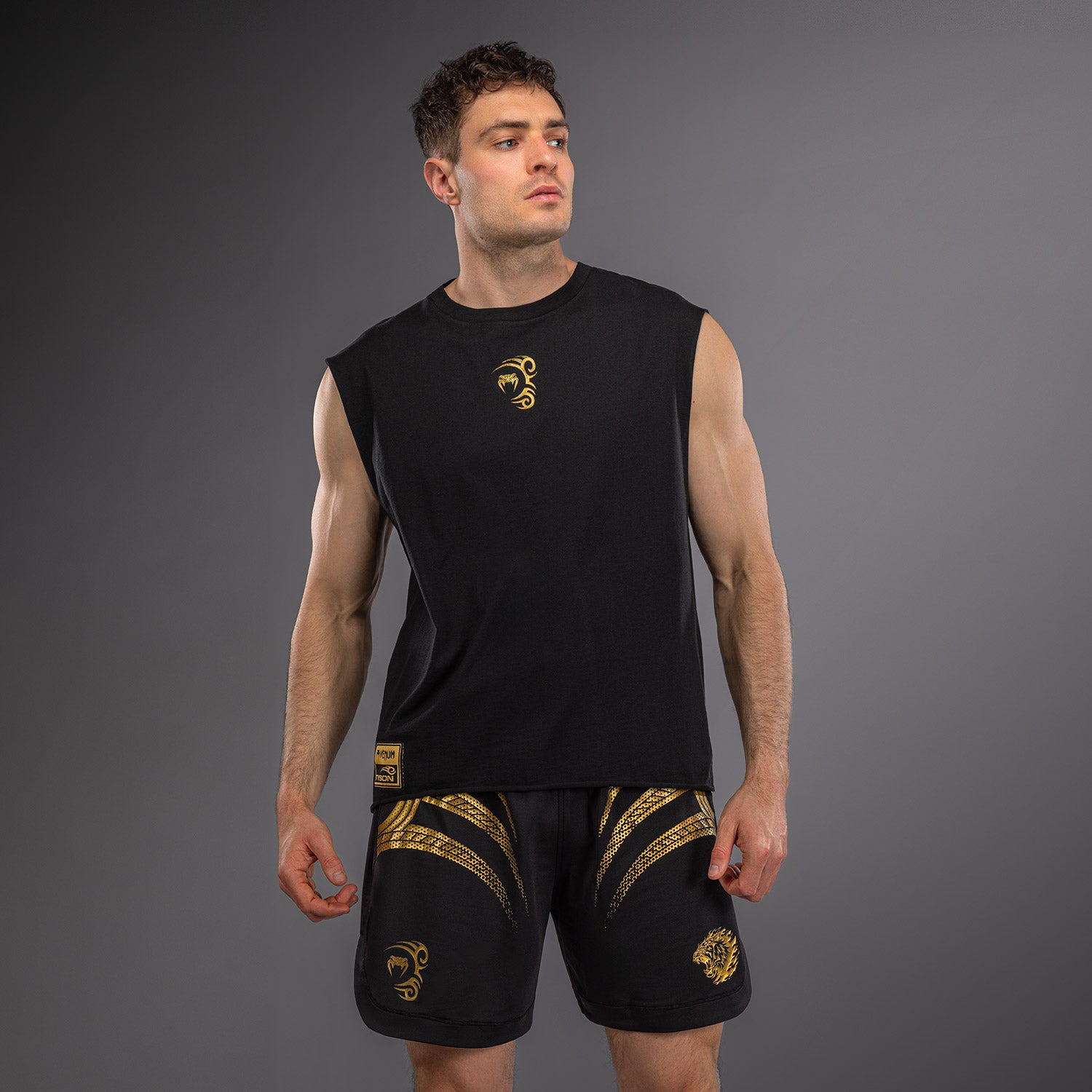 venum-x-mike-tyson-tiger-rmelloses-t-shirt-schwarz-gold image 1