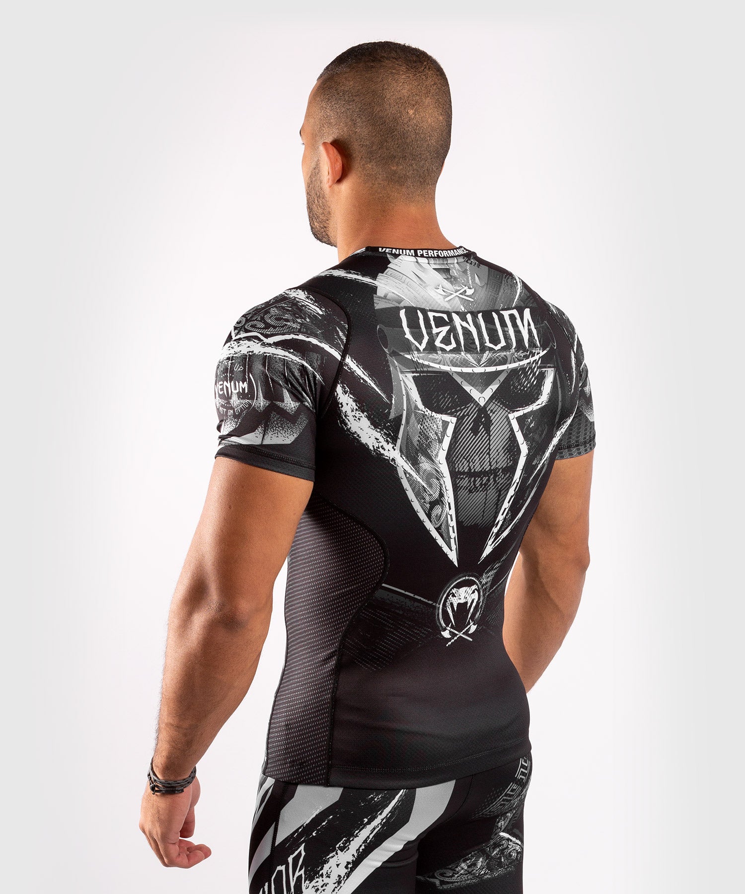 venum-gldtr-4-0-kurzarm-rashguard-wei-schwarz image 4