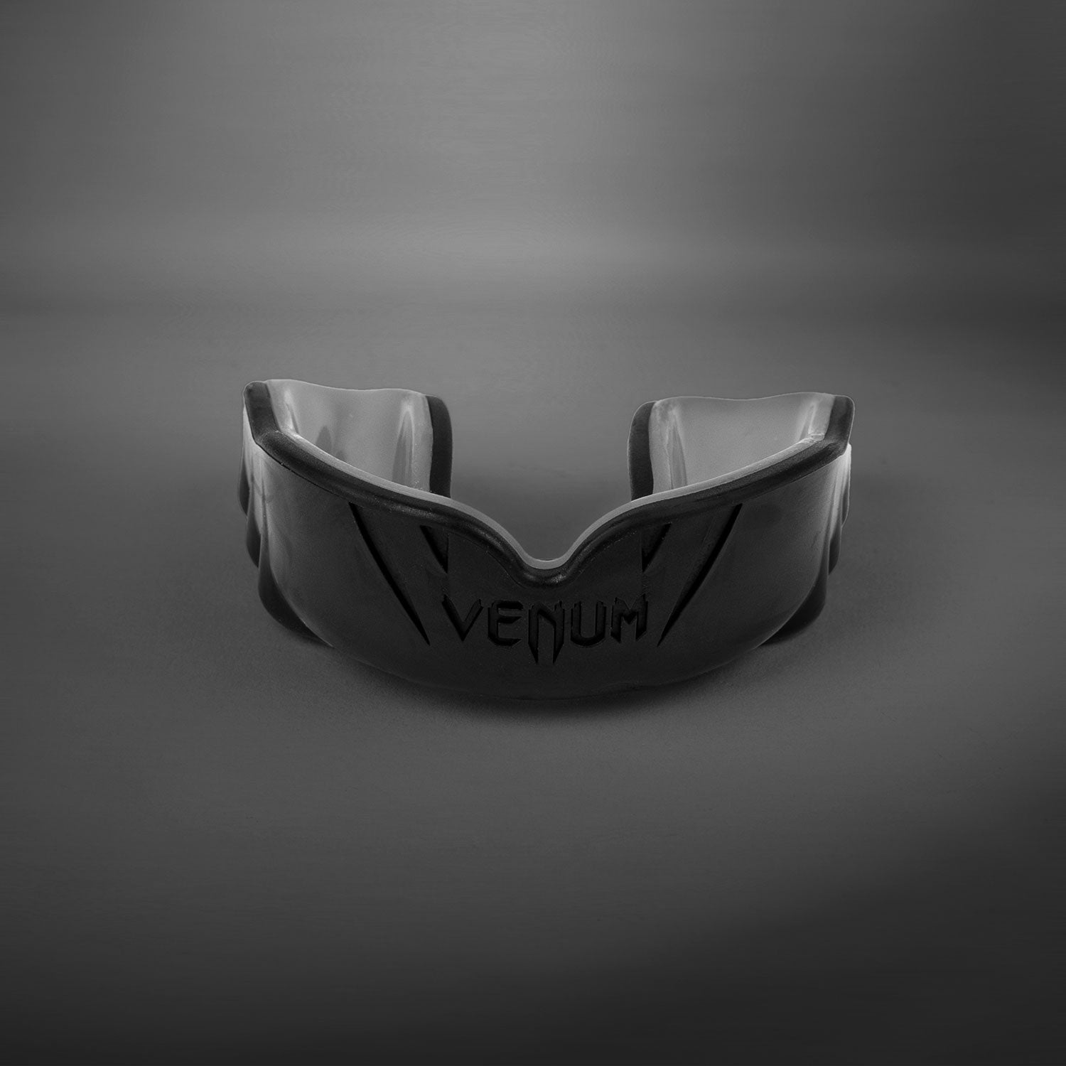 venum-challenger-mundschutz-schwarz image 1