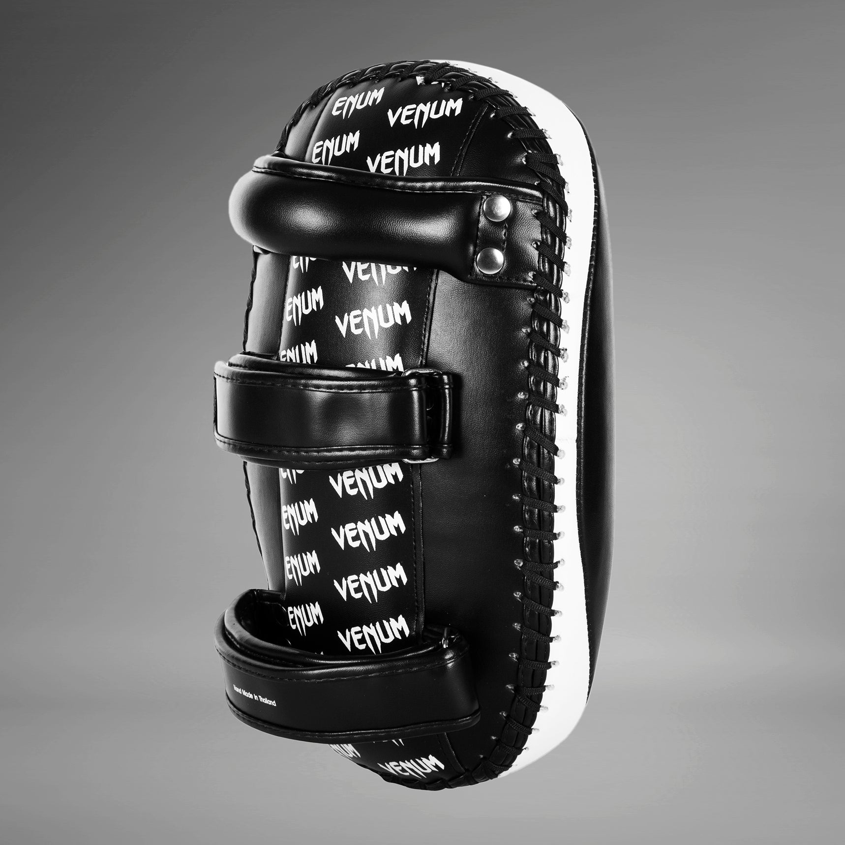 venum-light-kick-pads-skintex-leder-schwarz-ice-paar image 2