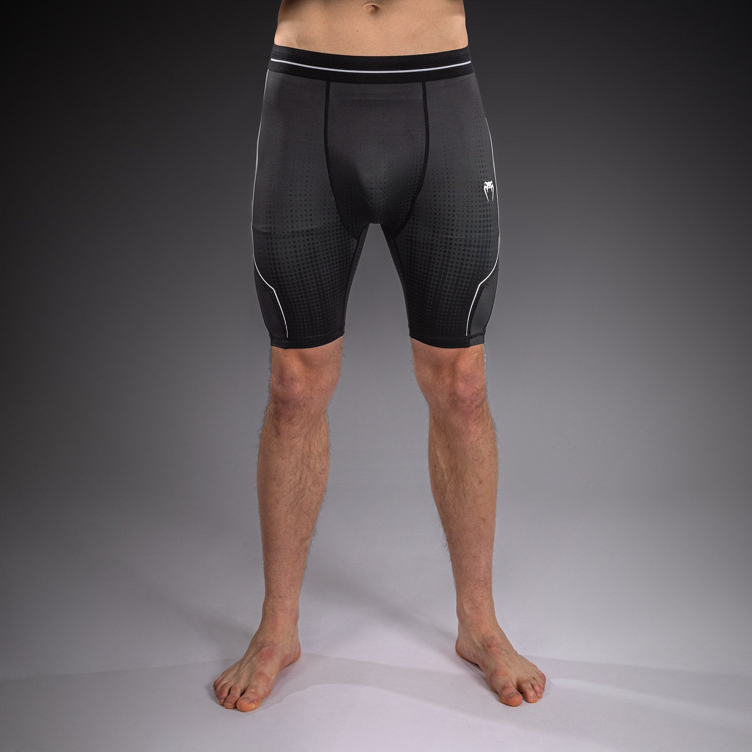 venum-stealth-vale-tudo-kompressionsshort-schwarz-wei image 1