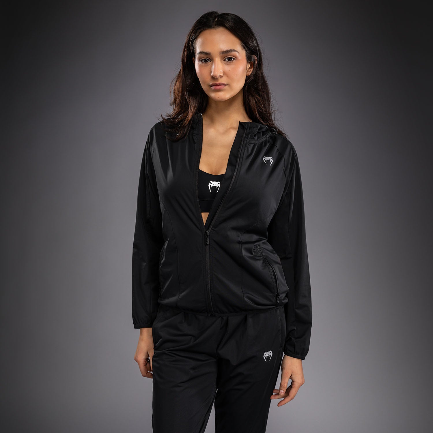 venum-contender-aero-trainingsjacke-damen-schwarz-mit-kapuze image 3