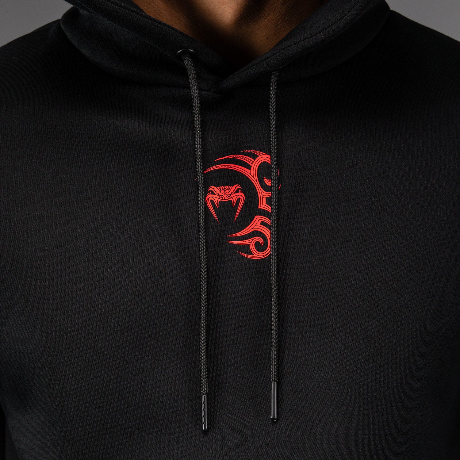 venum-x-mike-tyson-tiger-hoodie-tiefschwarz-intensivrot image 5