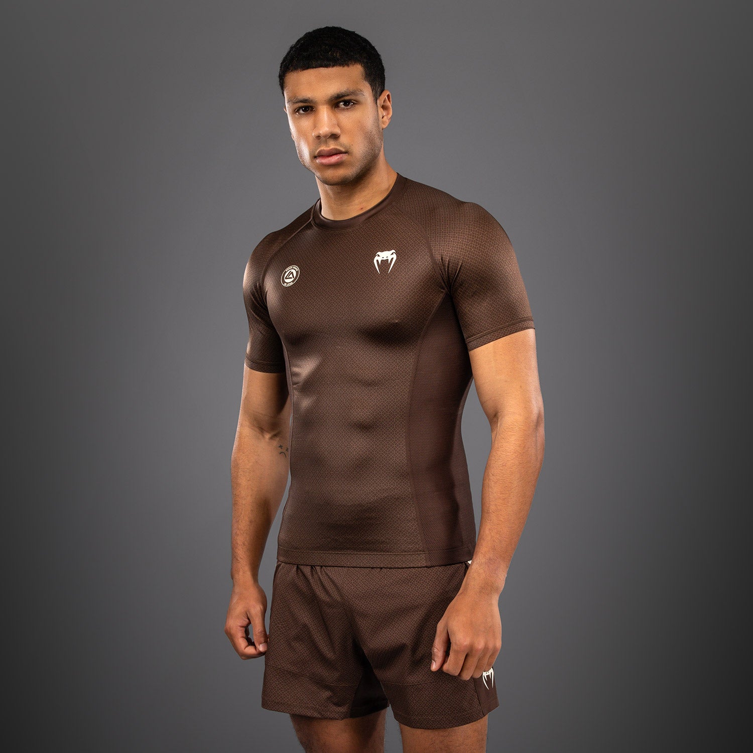 venum-x-roger-gracie-academy-kurzarm-rashguard-dunkelbraun image 3