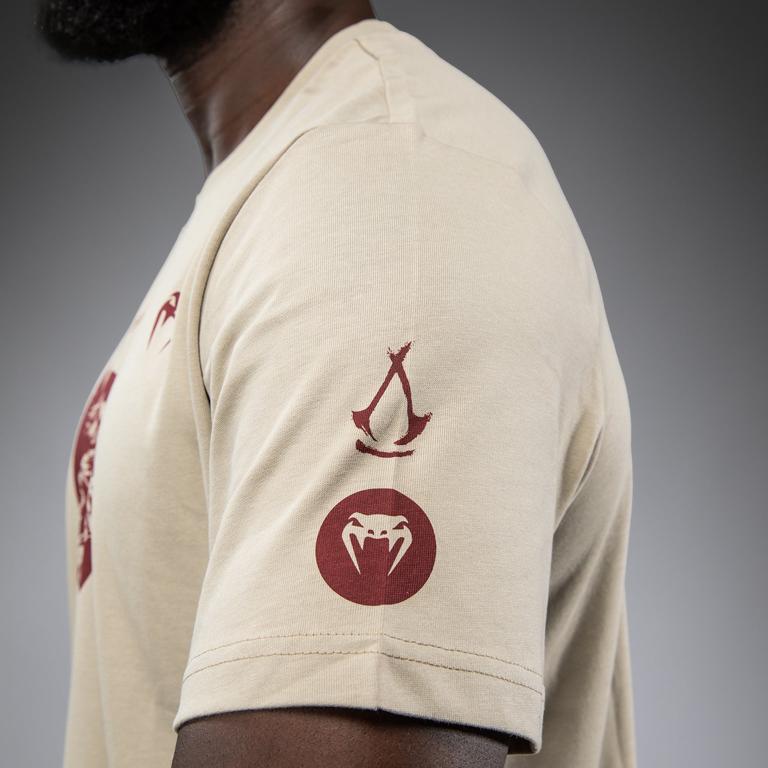 venum-x-assassin-s-creed-shadows-t-shirt-sand image 6