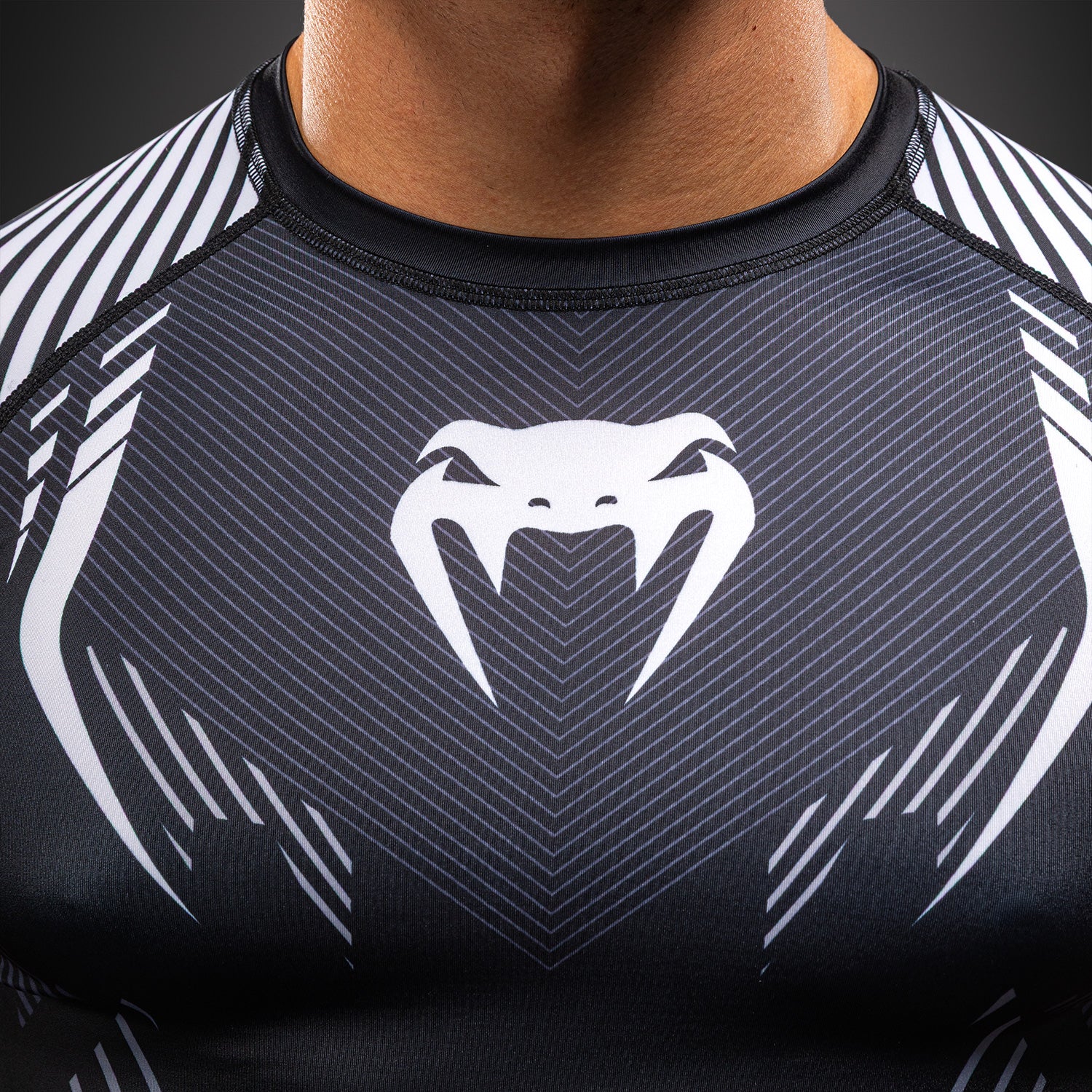 venum-no-gi-6-0-rashguard-kurzarm-schwarz-wei image 5