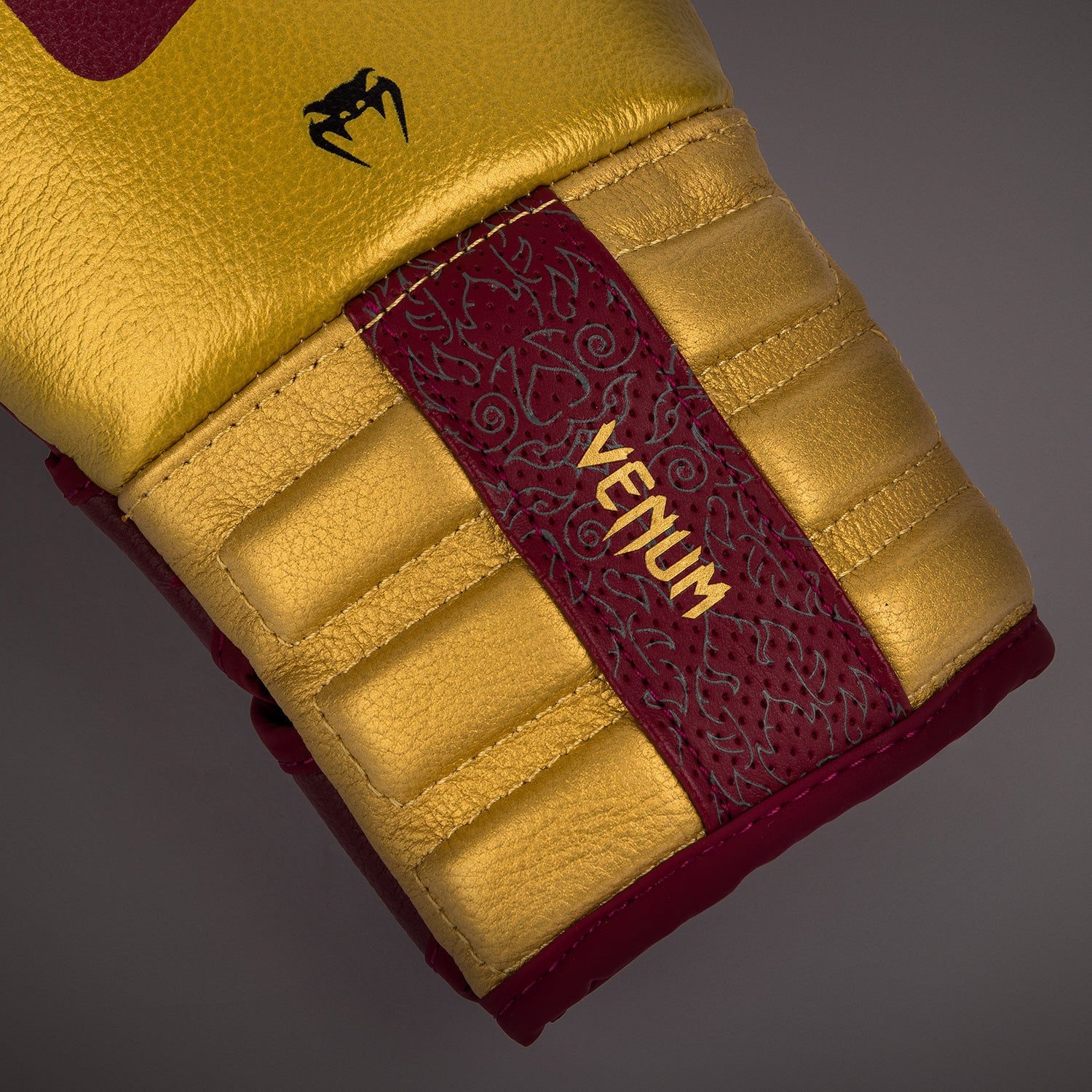 venum-reverso-boxhandschuhe-kirschrot-gold image 5