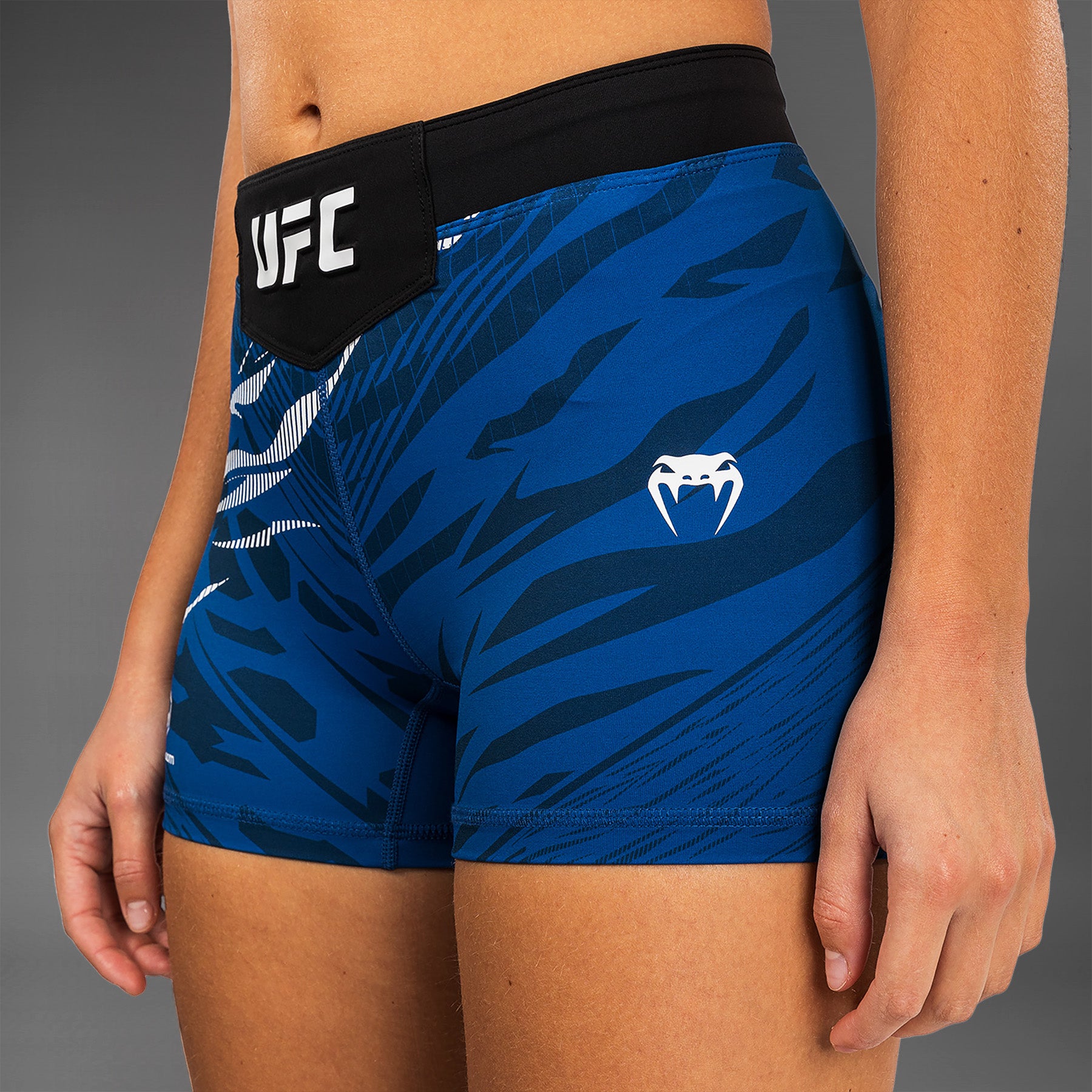 ufc-fusion-by-venum-authentic-fight-night-damen-vale-tudo-short-short-fit-blau image 6