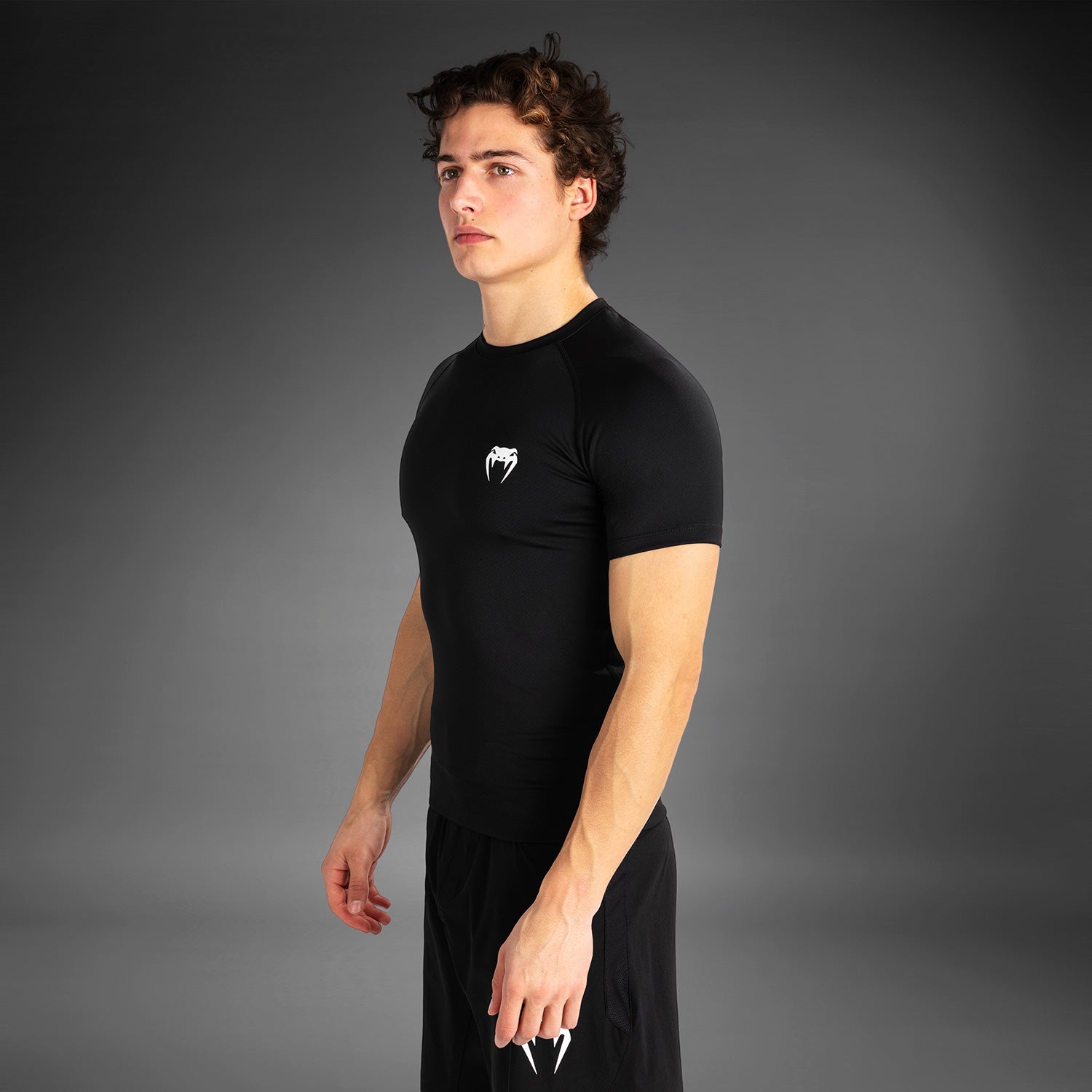venum-contender-herren-kurzarm-rashguard-schwarz-wei image 2
