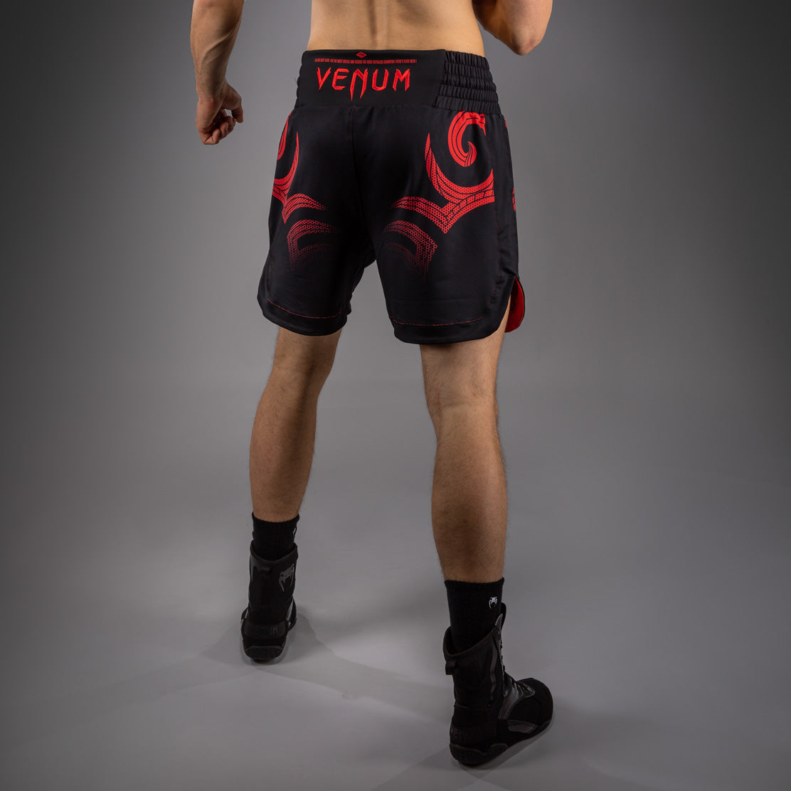 venum-x-mike-tyson-tiger-boxshorts-herren-tiefschwarz-intensivrot image 3
