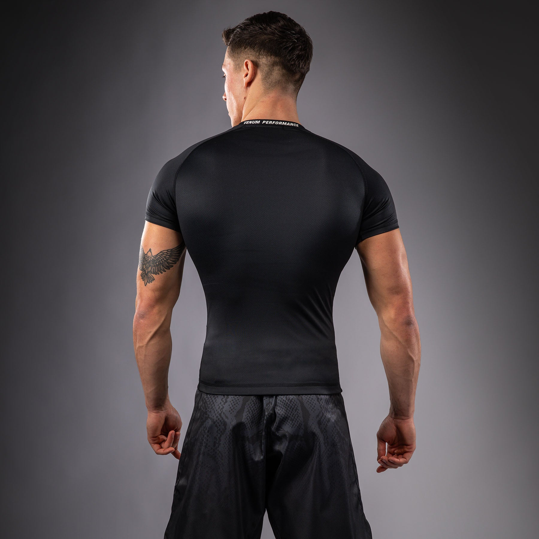venum-edge-rashguard-kurzarm-schwarz-sand image 4