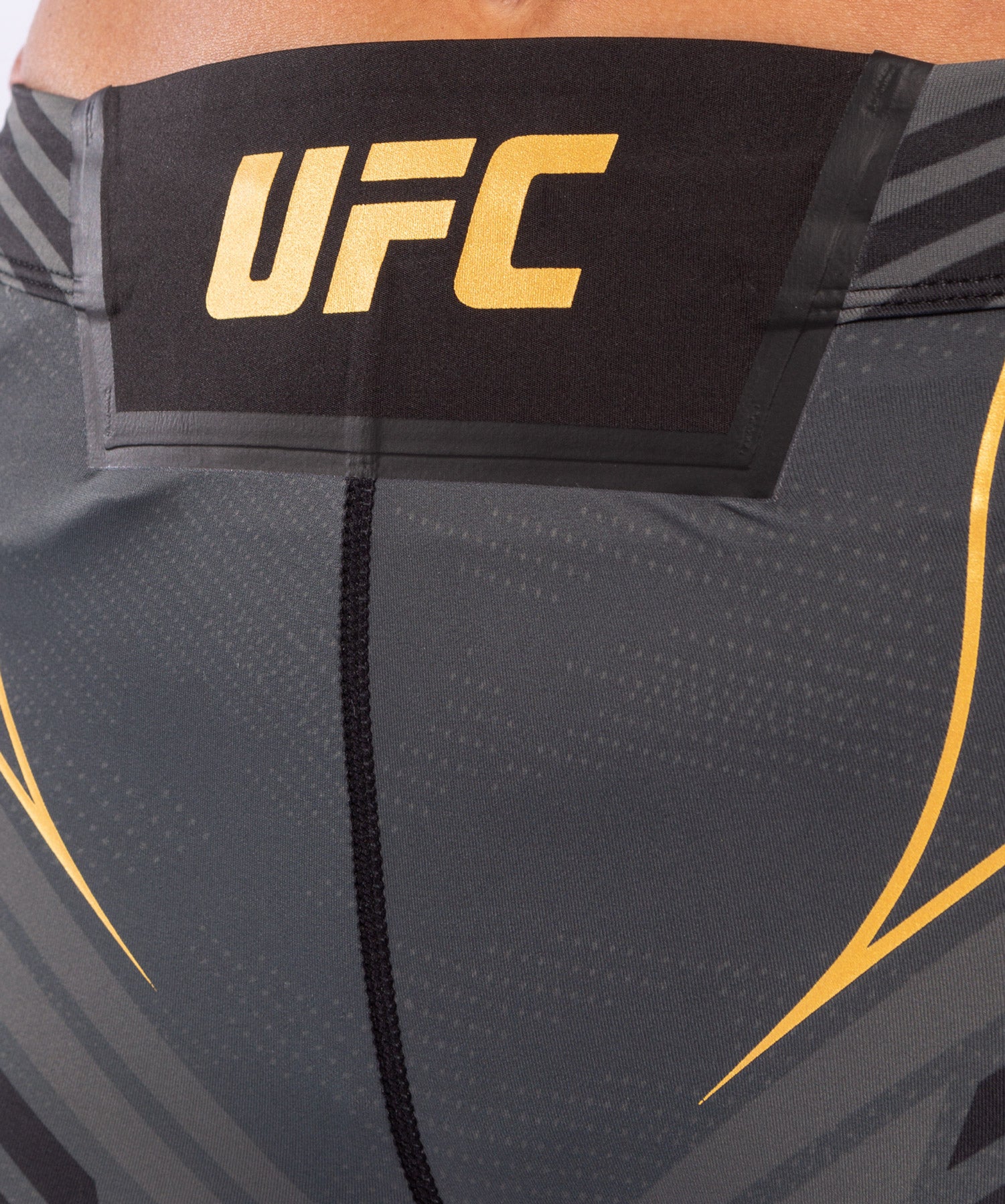 ufc-venum-authentic-fight-night-vale-tudo-shorts-damen-short-fit-schwarz-gold-ch image 5